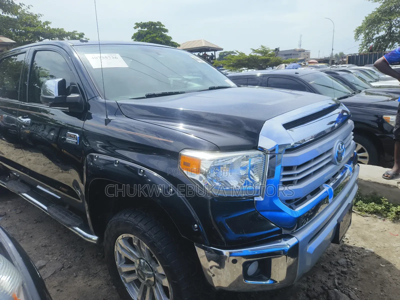 Toyota Tundra Platinum 5.7L V8 4x4 CrewMax 5.6 ft. box 145.7 in. WB