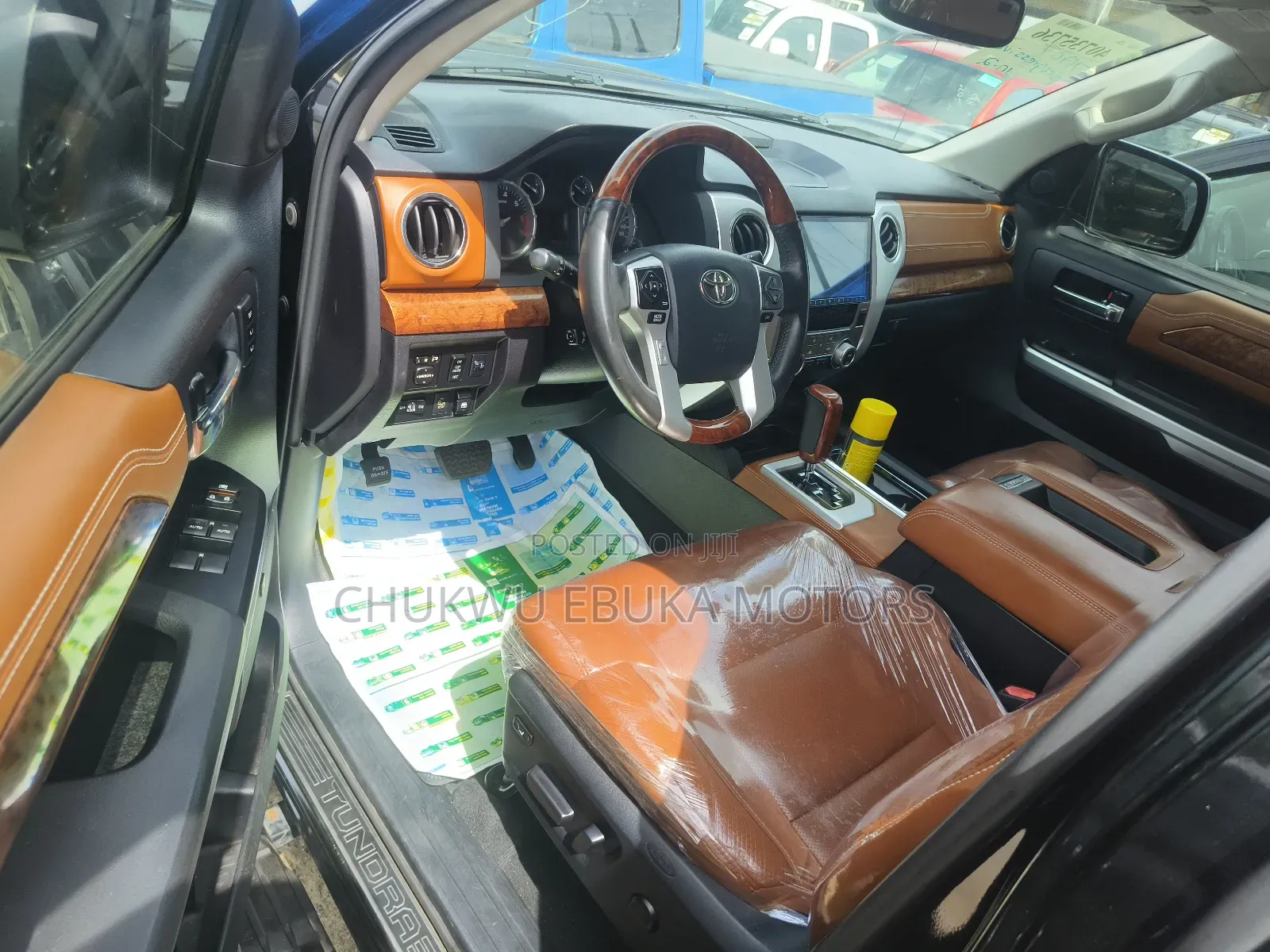 Toyota Tundra Platinum 5.7L V8 4x4 CrewMax 5.6 ft. box 145.7 in. WB