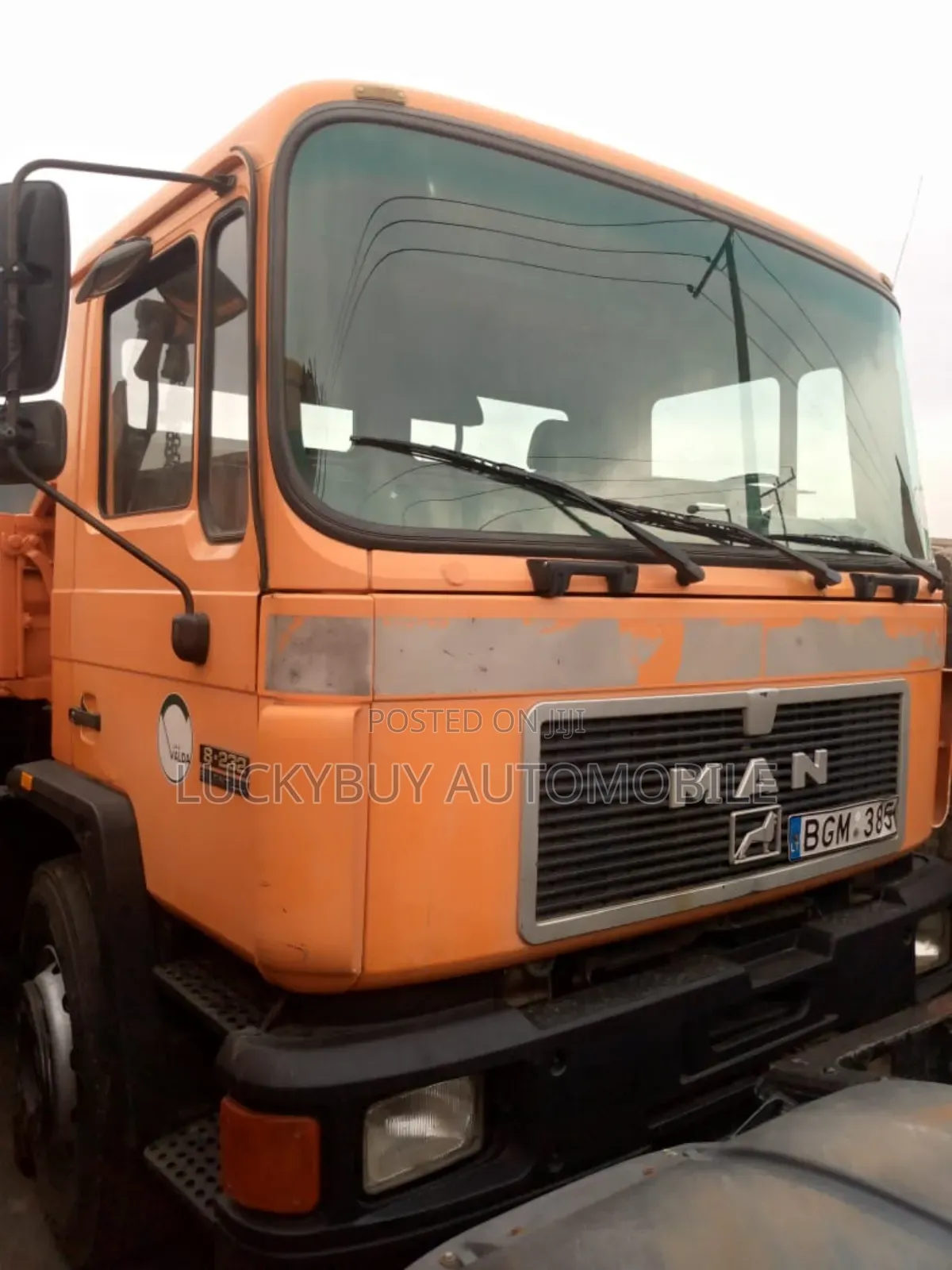 Man Diesel 6 Tires Tipper