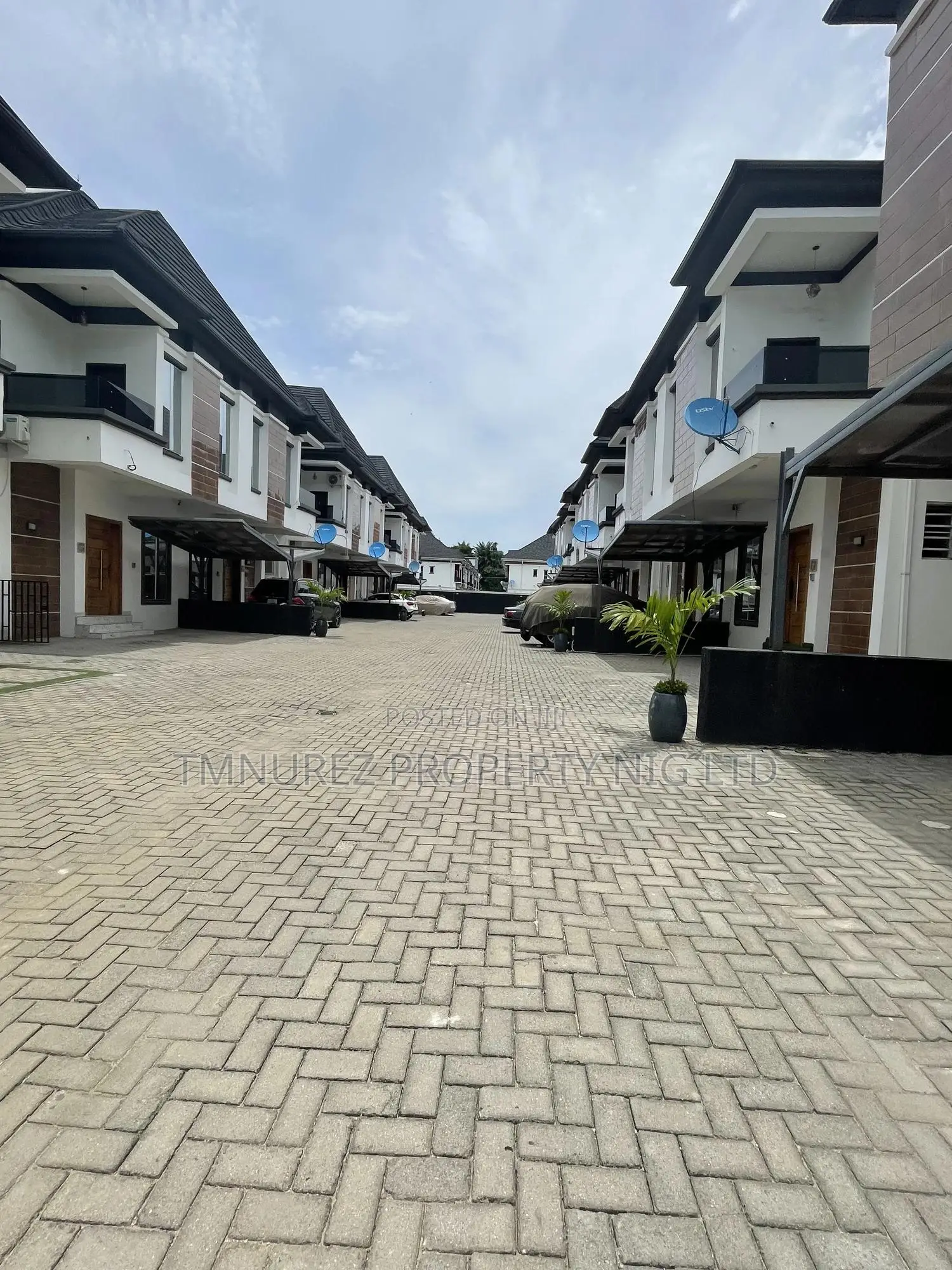 Furnished 4bdrm Duplex in Orchild Road, Chevron for rent