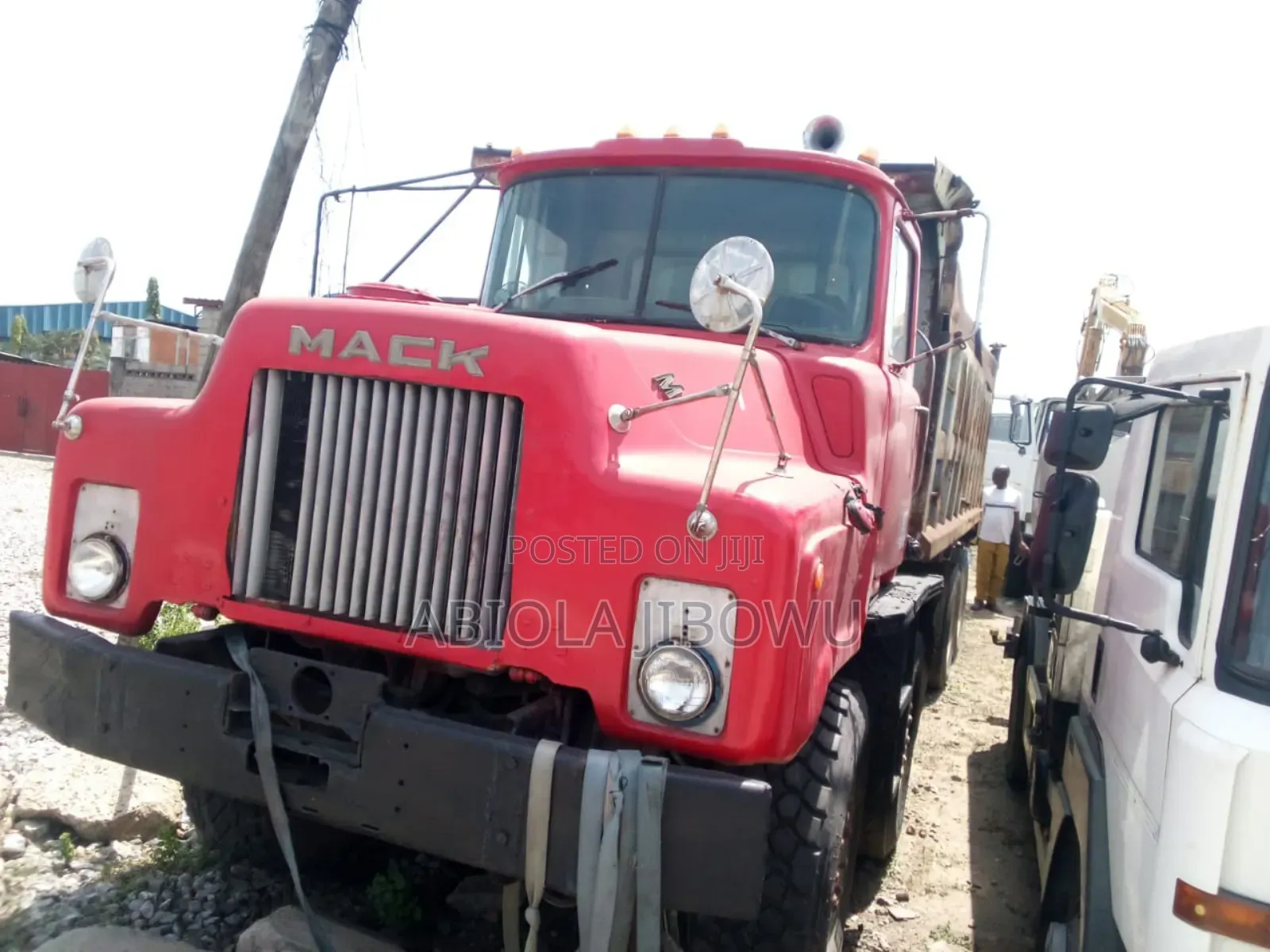Mack Tipper 12tyres