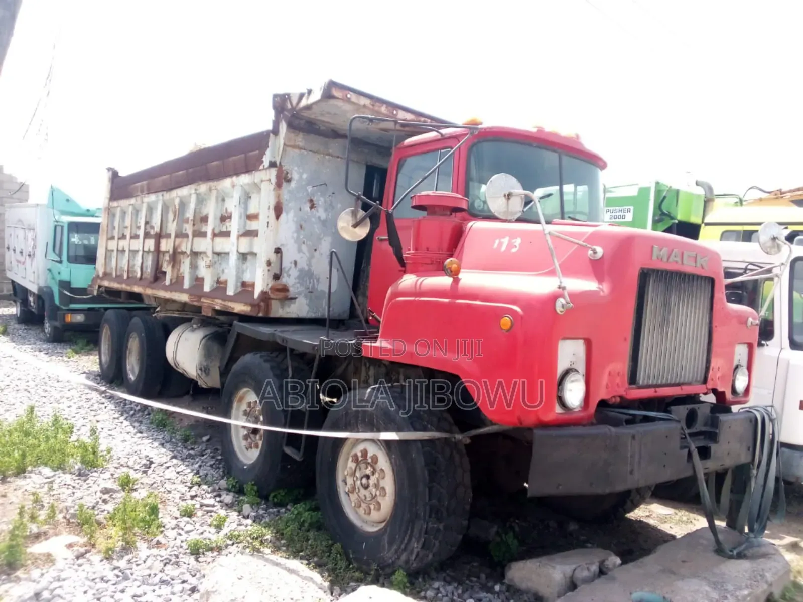 Mack Tipper 12tyres