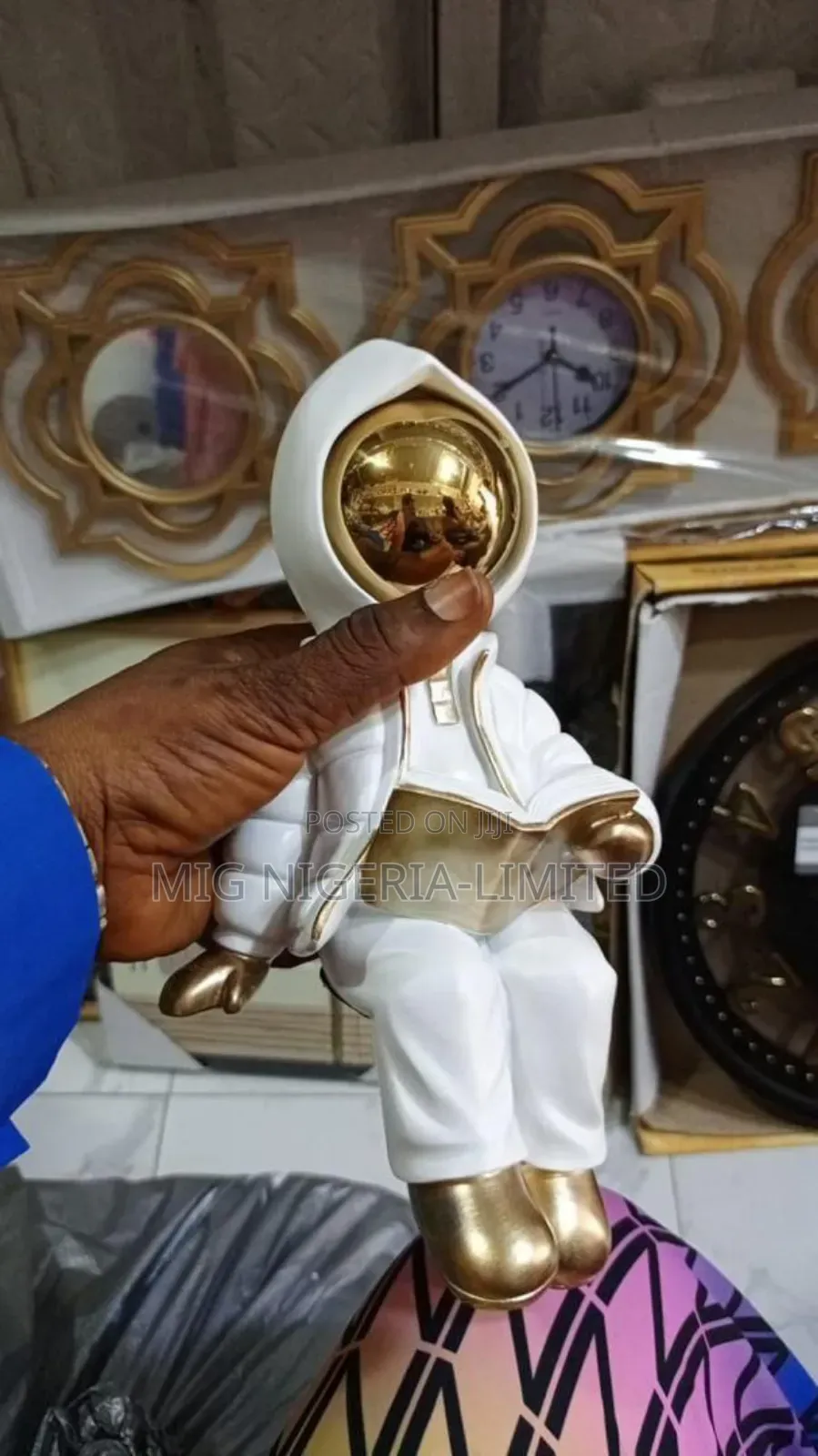 Man Reading Book Astronaut Sculpture Figurine Home Decor