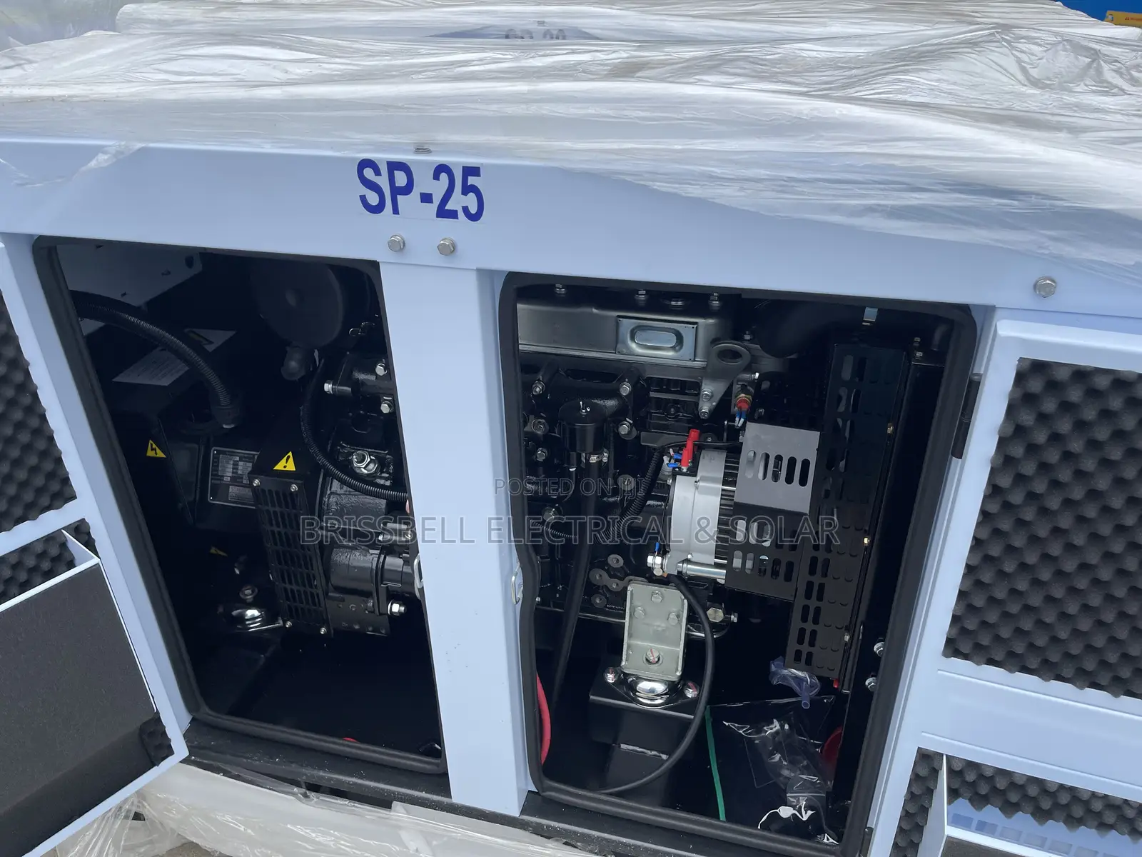 Heavy-duty England Perkins Soundproof Diesel Generator 25kva