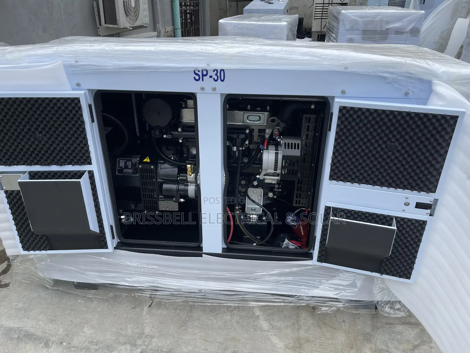 Heavy-duty England Perkins Soundproof Diesel Generator 30kva