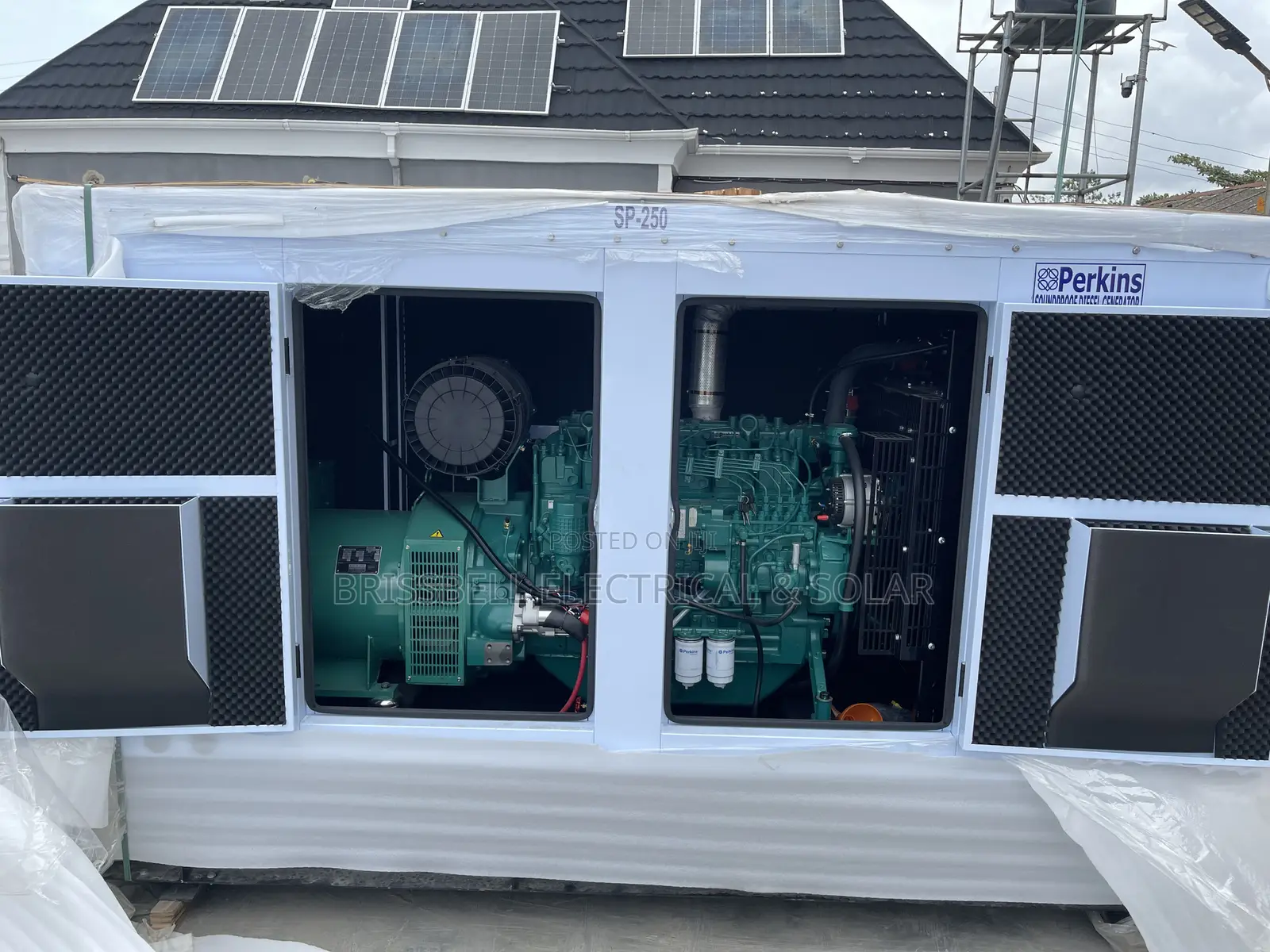 Heavy-duty England Perkins Soundproof Diesel Generator250kva