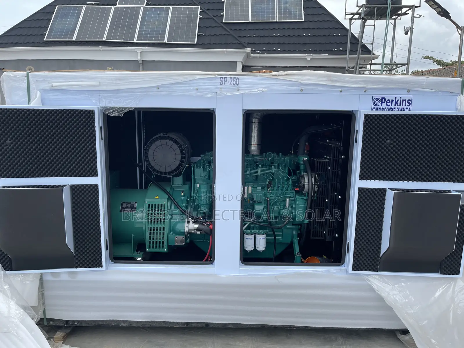 Heavy-duty England Perkins Soundproof Diesel Generator250kva