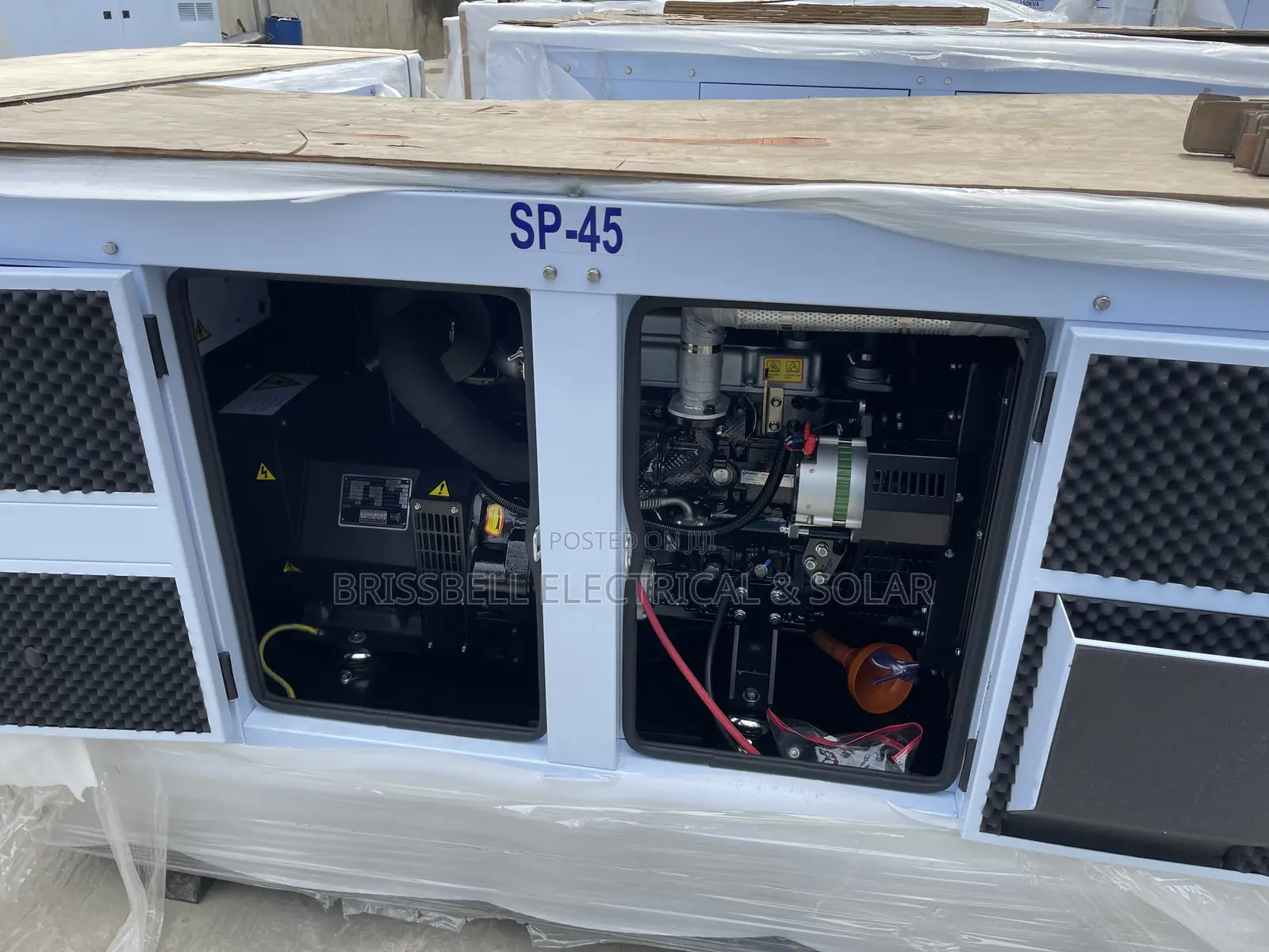 Heavy-duty England Perkins Soundproof Diesel Generator 45kva