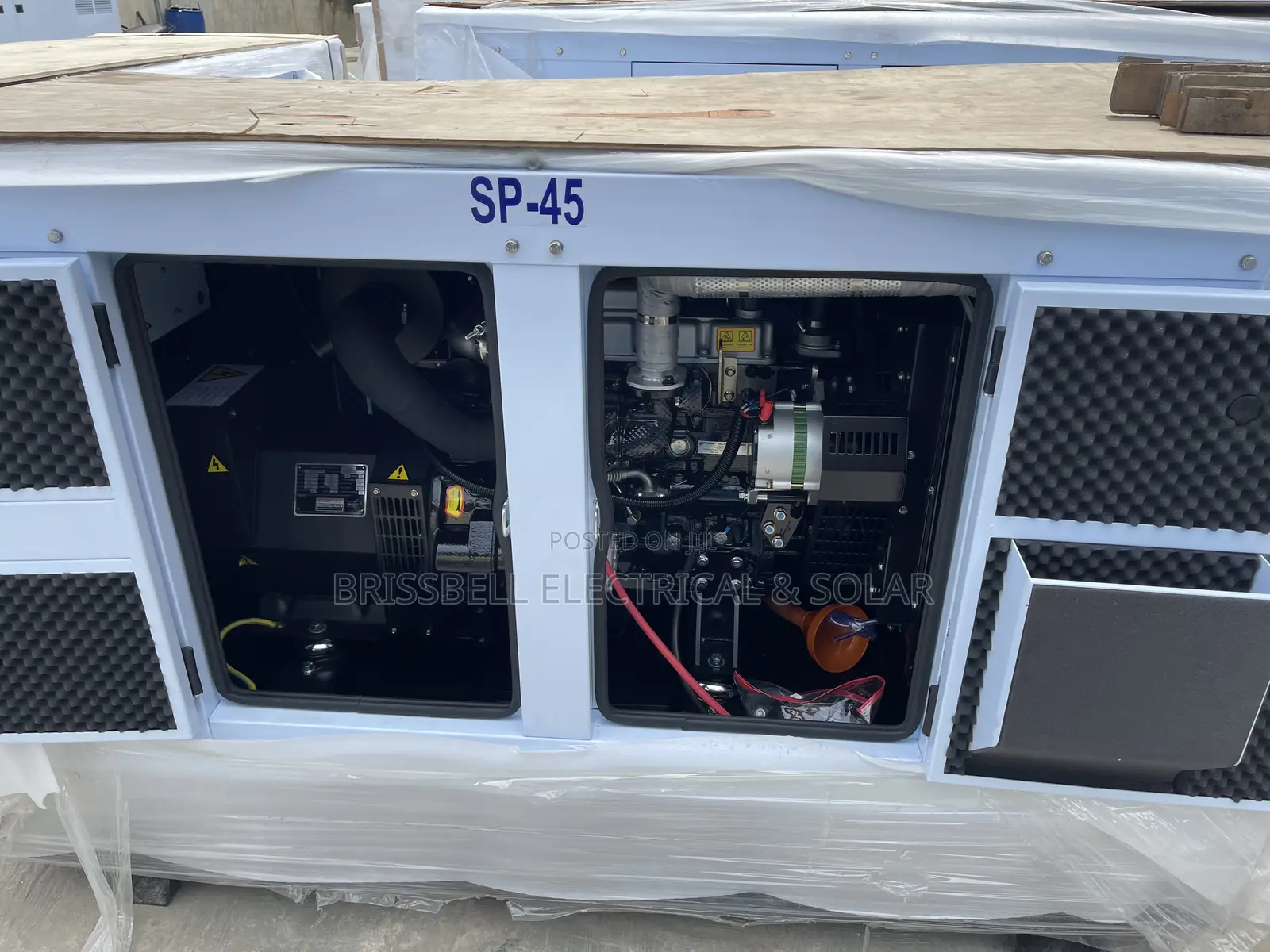 Heavy-duty England Perkins Soundproof Diesel Generator 45kva