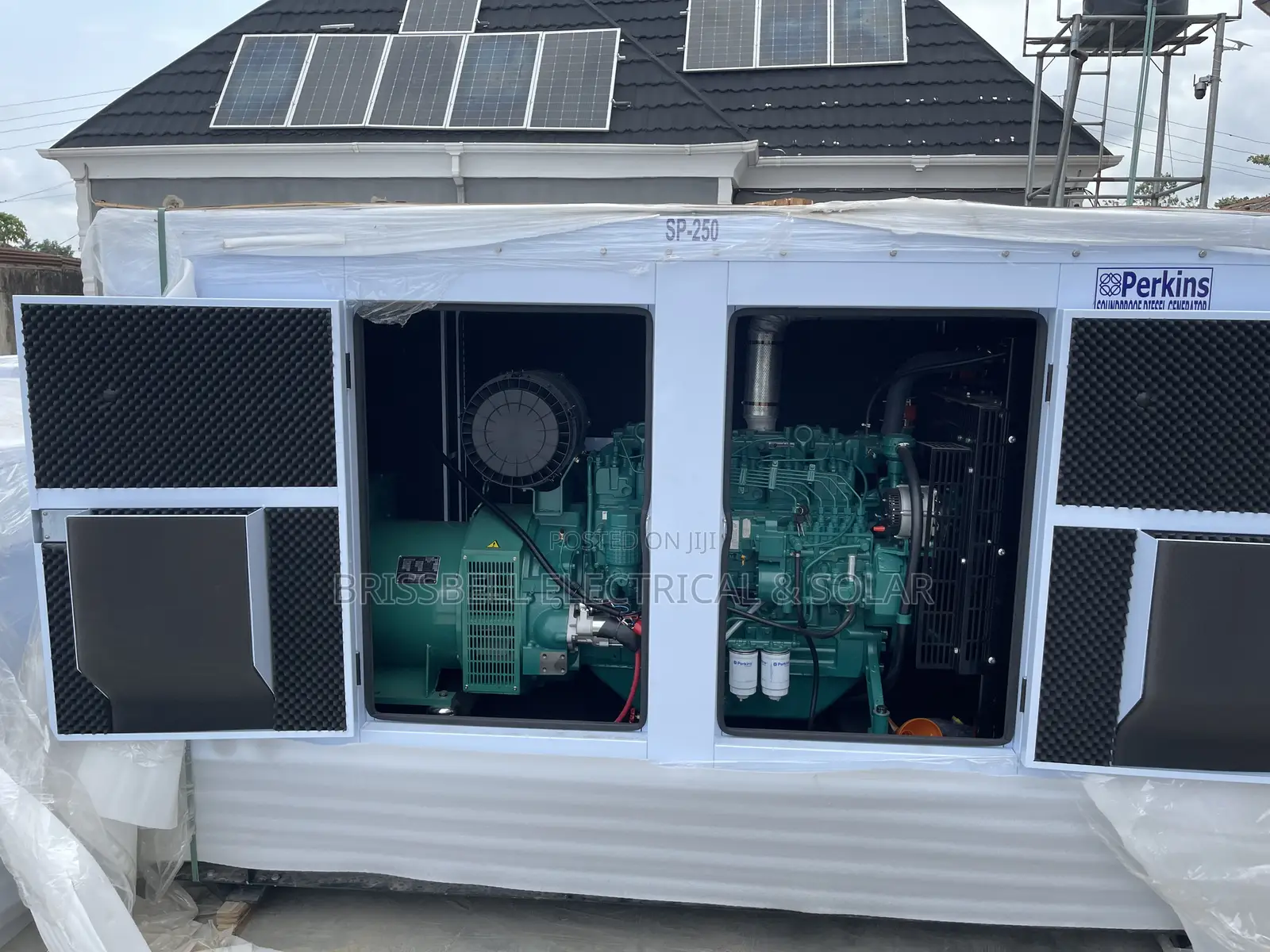 Heavy-duty England Perkins Soundproof Diesel Generator250kva