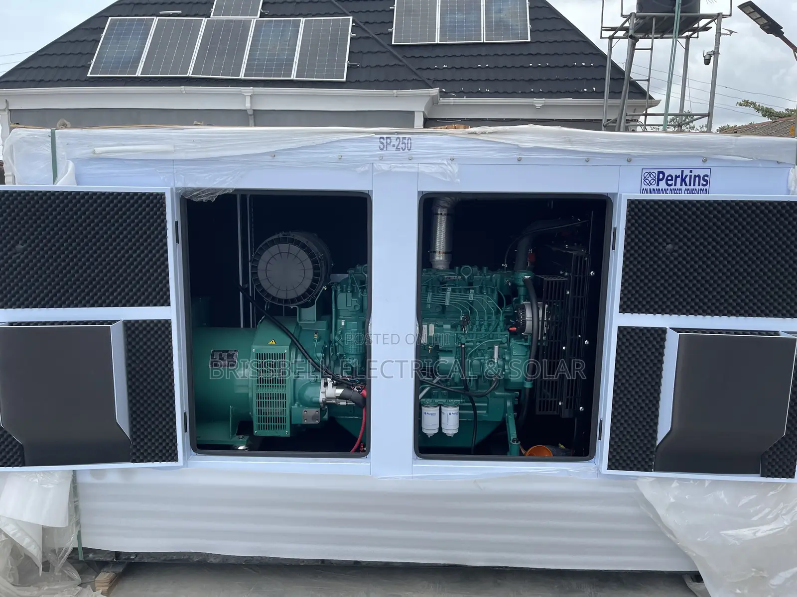 Heavy-duty England Perkins Soundproof Diesel Generator250kva