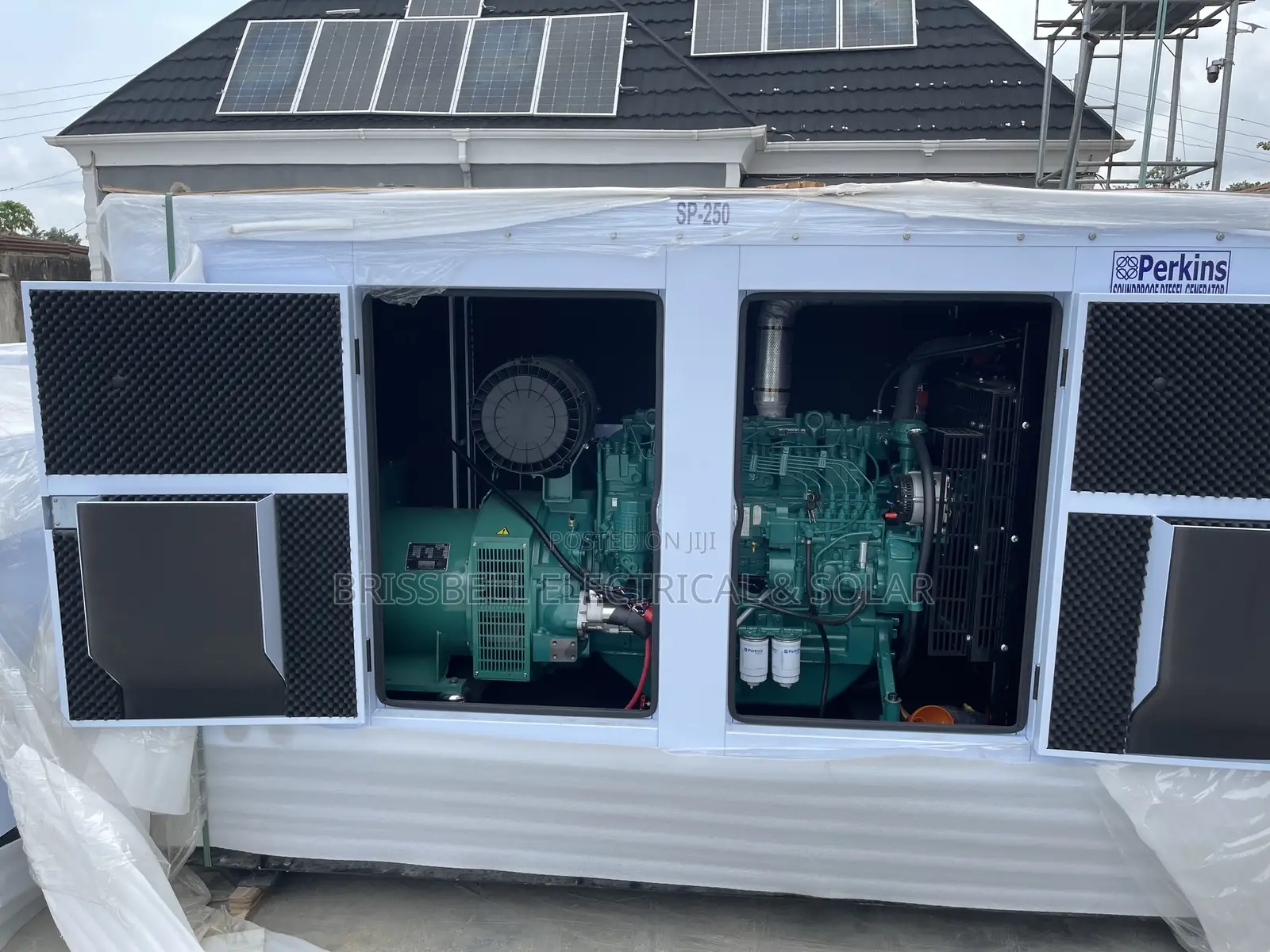 Heavy-duty England Perkins Soundproof Diesel Generator250kva