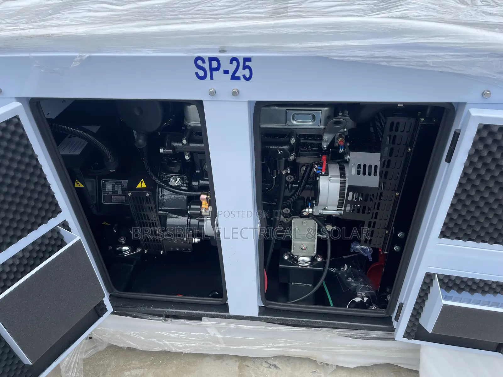 Heavy-duty England Perkins Soundproof Diesel Generator 25kva