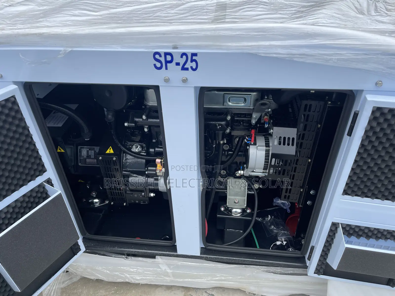 Heavy-duty England Perkins Soundproof Diesel Generator 25kva