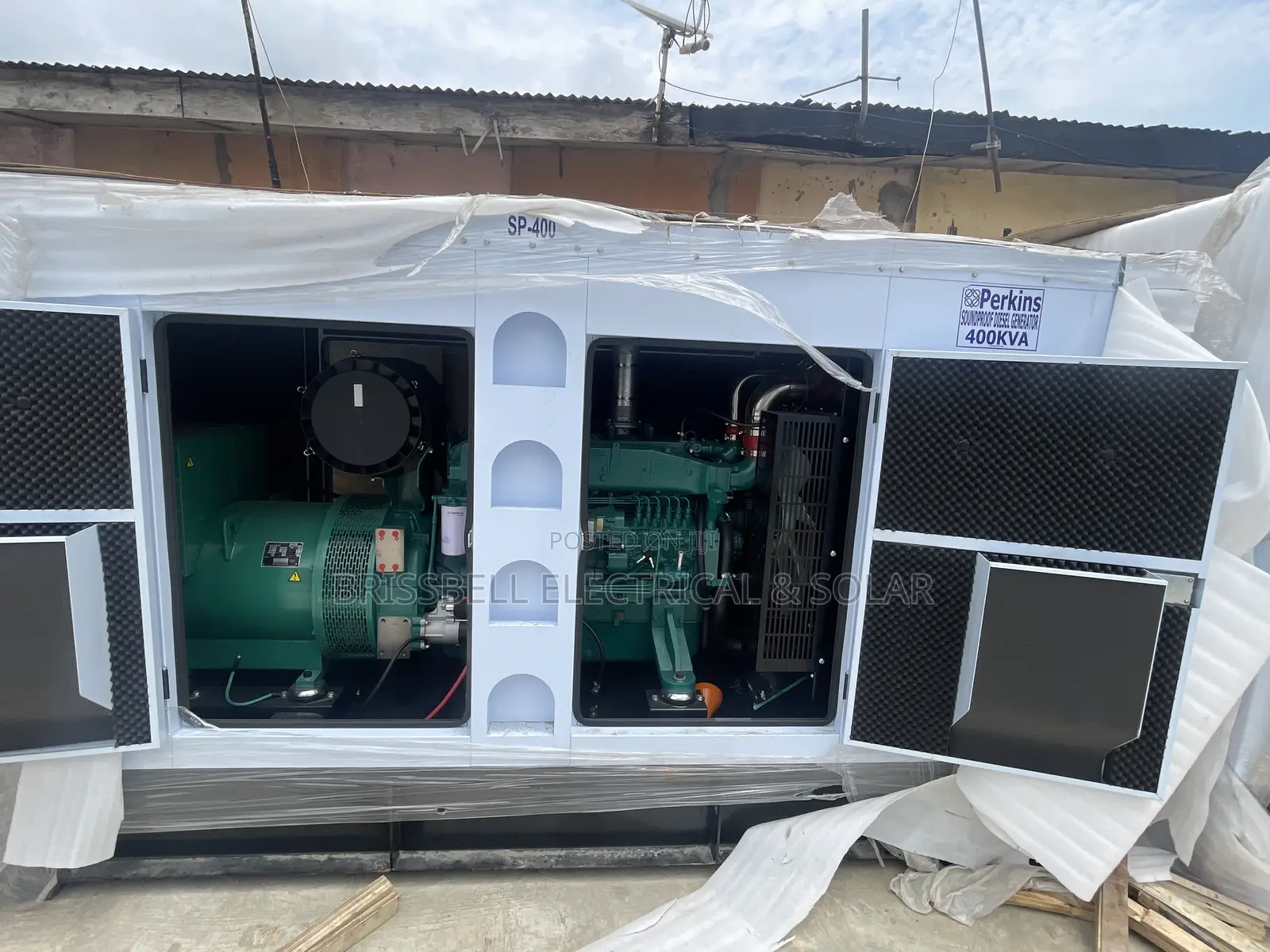 Heavy-duty England Perkins Soundproof Diesel Generator400kva