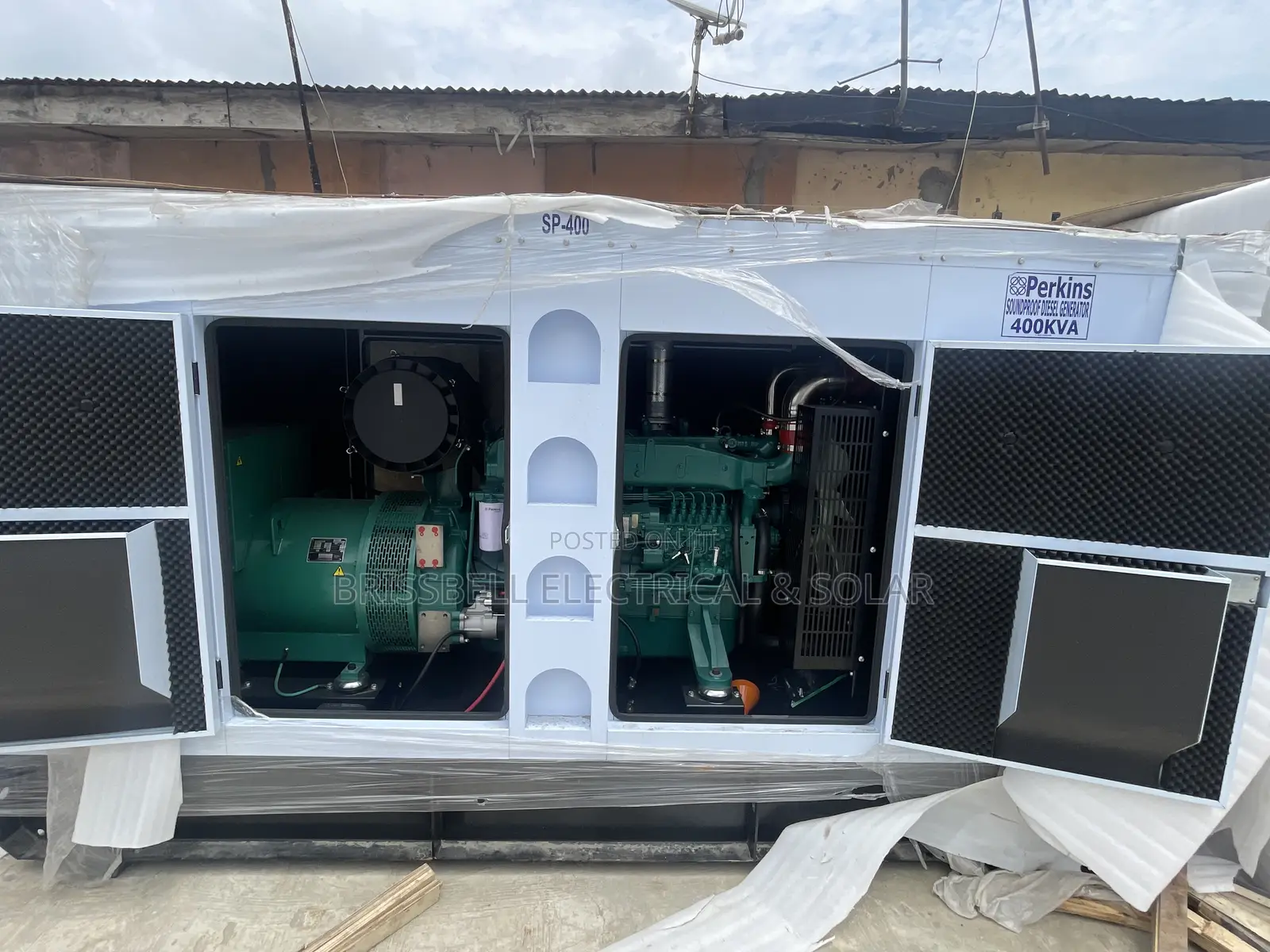 Heavy-duty England Perkins Soundproof Diesel Generator400kva