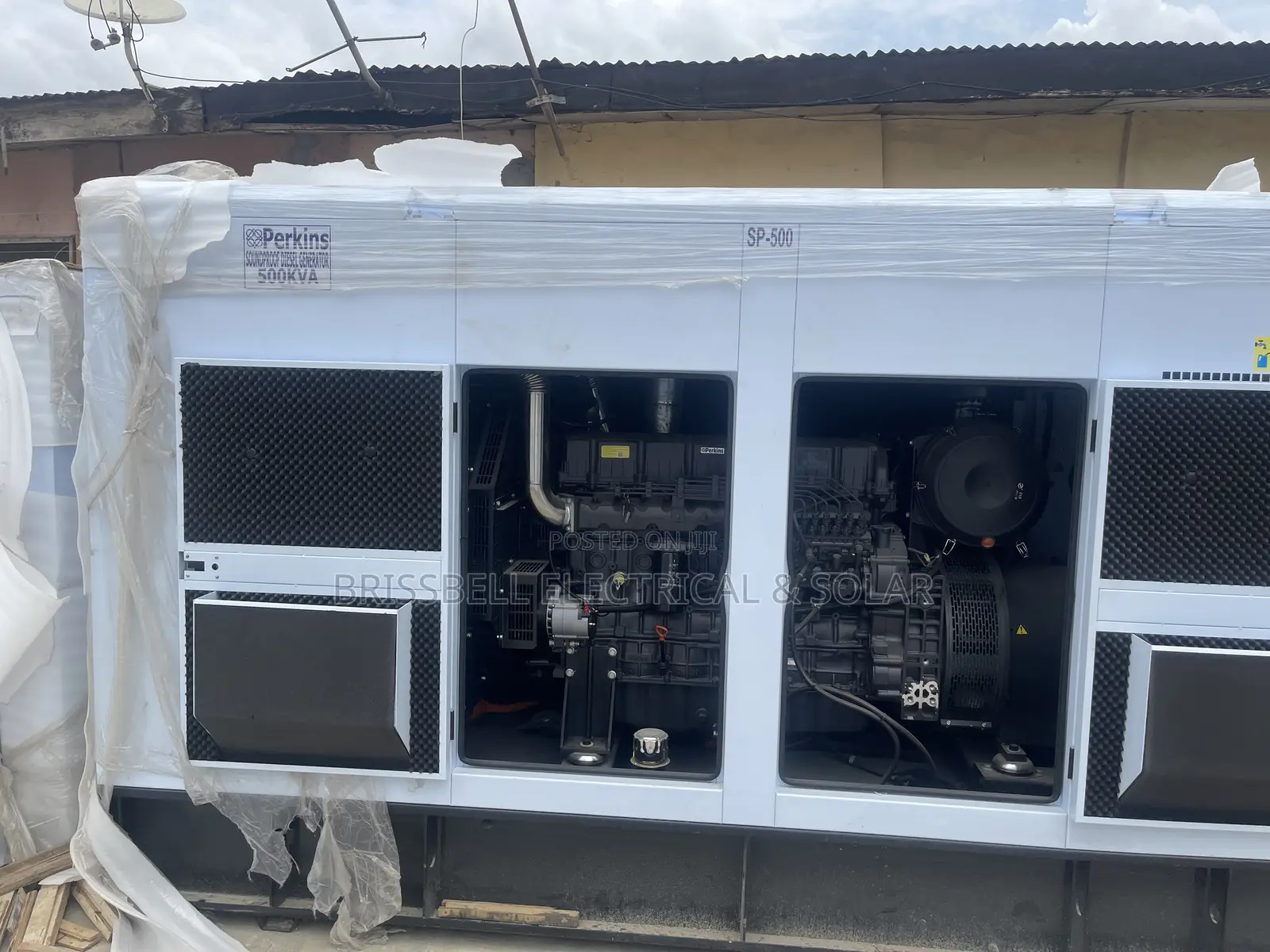Heavy-duty England Perkins Soundproof Diesel Generator500kva