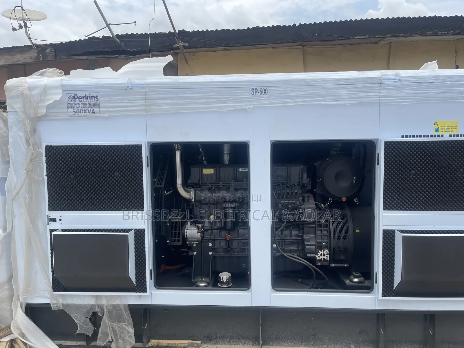 Heavy-duty England Perkins Soundproof Diesel Generator500kva