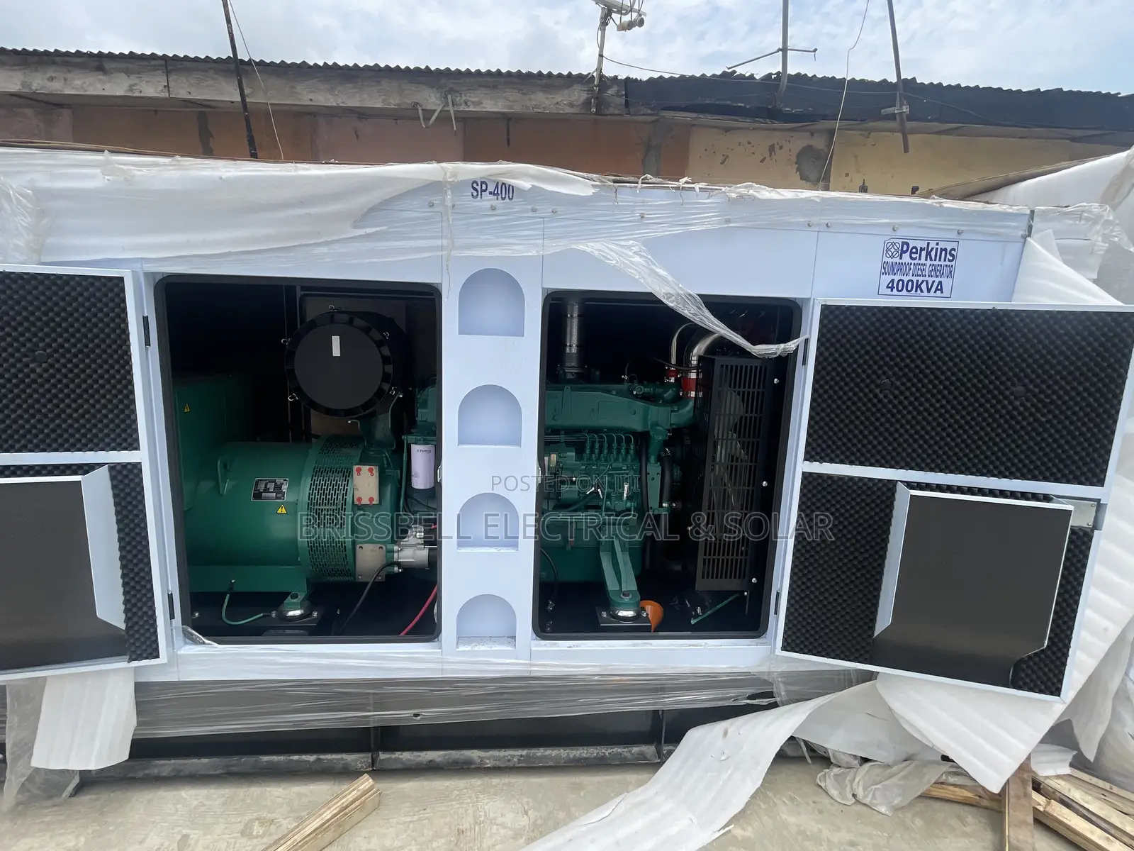 Heavy-duty England Perkins Soundproof Diesel Generator400kva