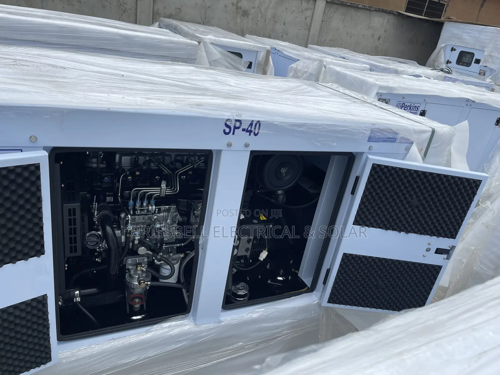 Heavy-duty England Perkins Soundproof Diesel Generator 40kva