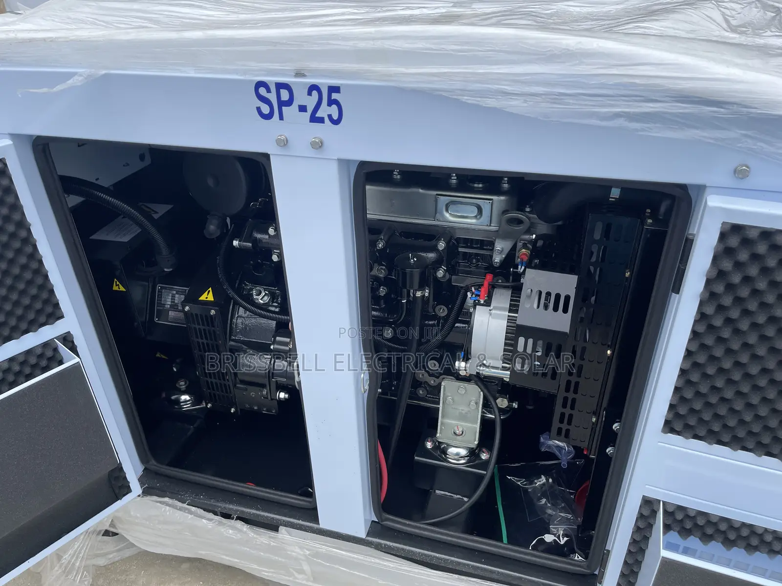 Heavy-duty England Perkins Soundproof Diesel Generator 25kva