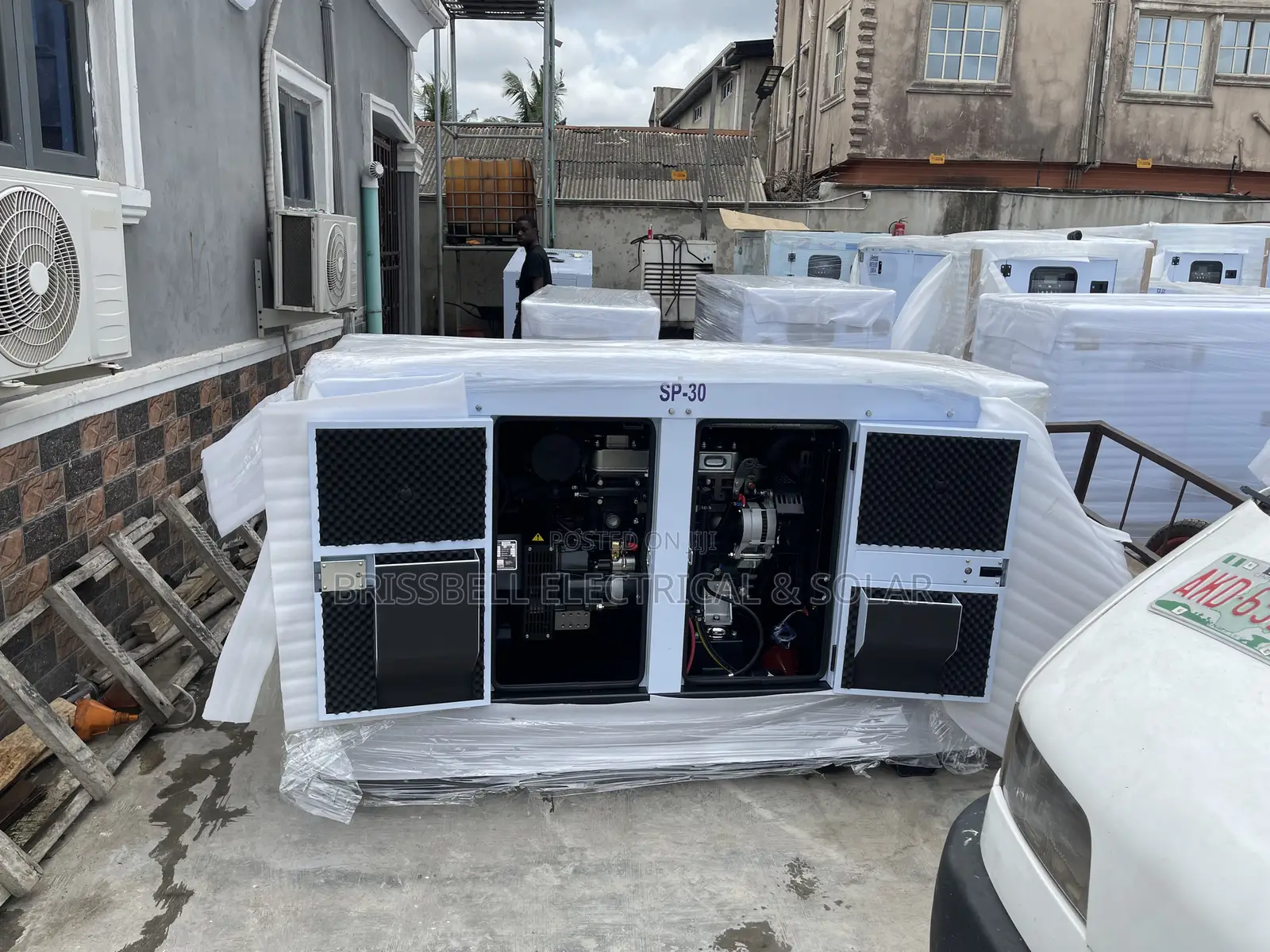 Heavy-duty England Perkins Soundproof Diesel Generator 30kva