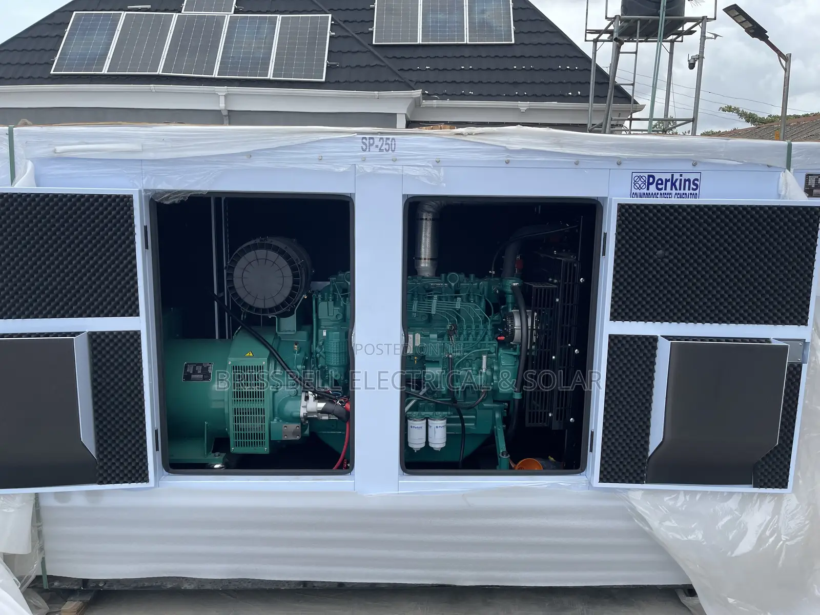 Heavy-duty England Perkins Soundproof Diesel Generator250kva