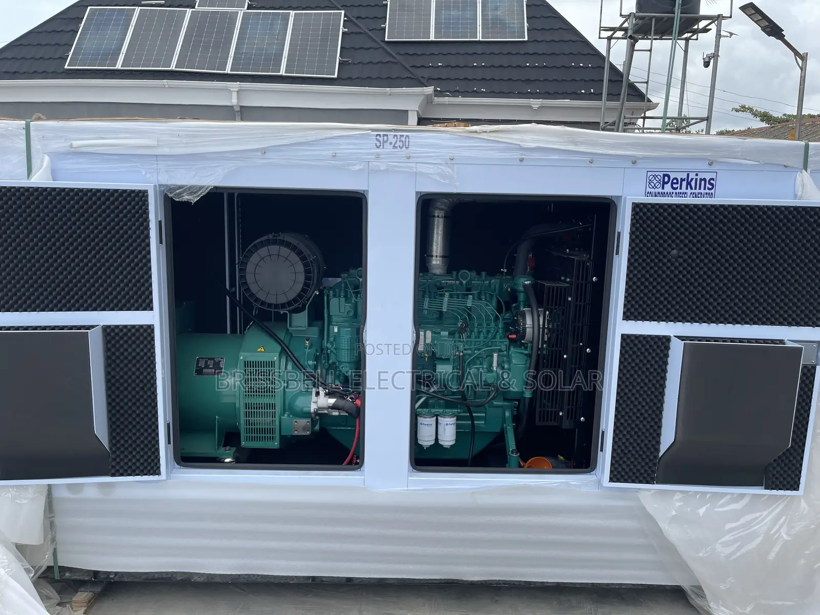 Heavy-duty England Perkins Soundproof Diesel Generator250kva