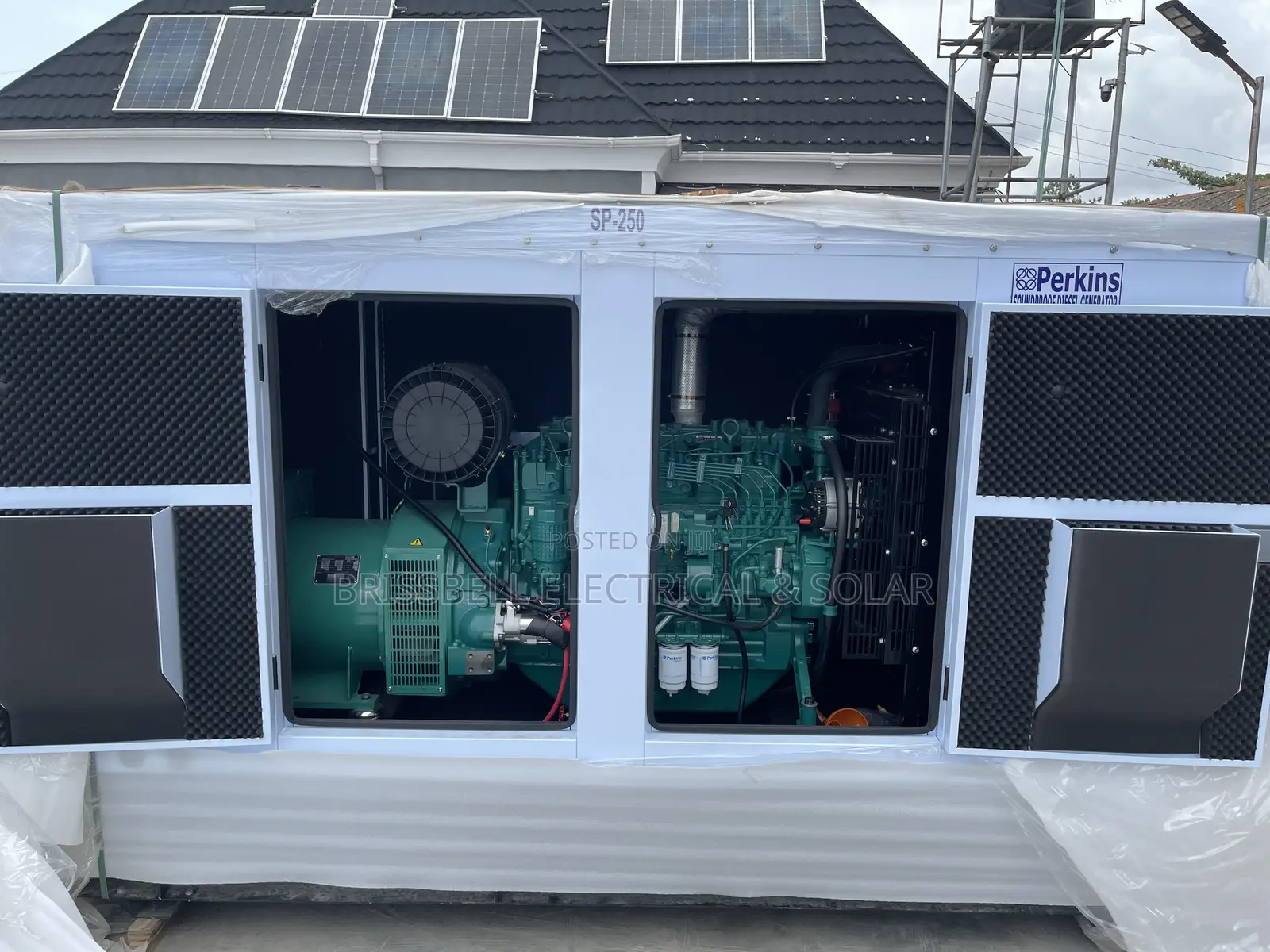 Heavy-duty England Perkins Soundproof Diesel Generator250kva