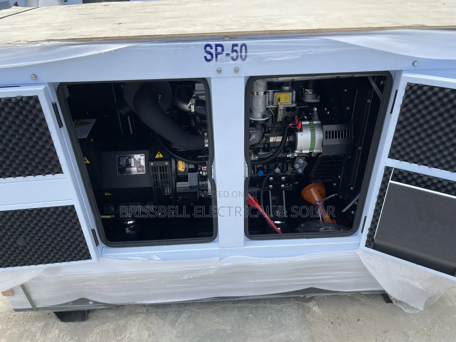 Heavy-duty England Perkins Soundproof Diesel Generator 50kva