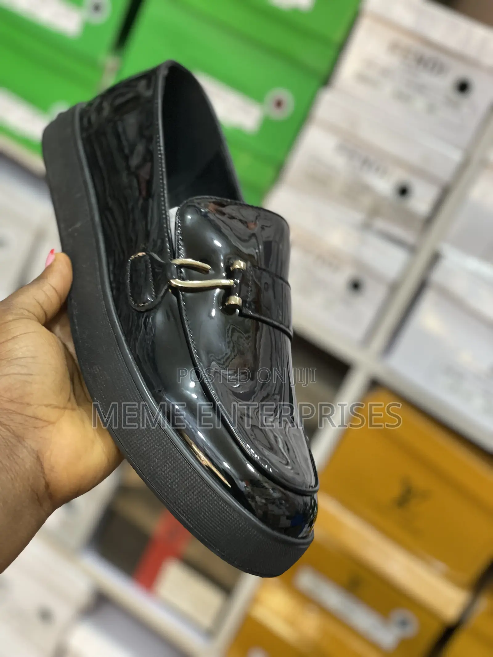 Black Sneakers Loafers .