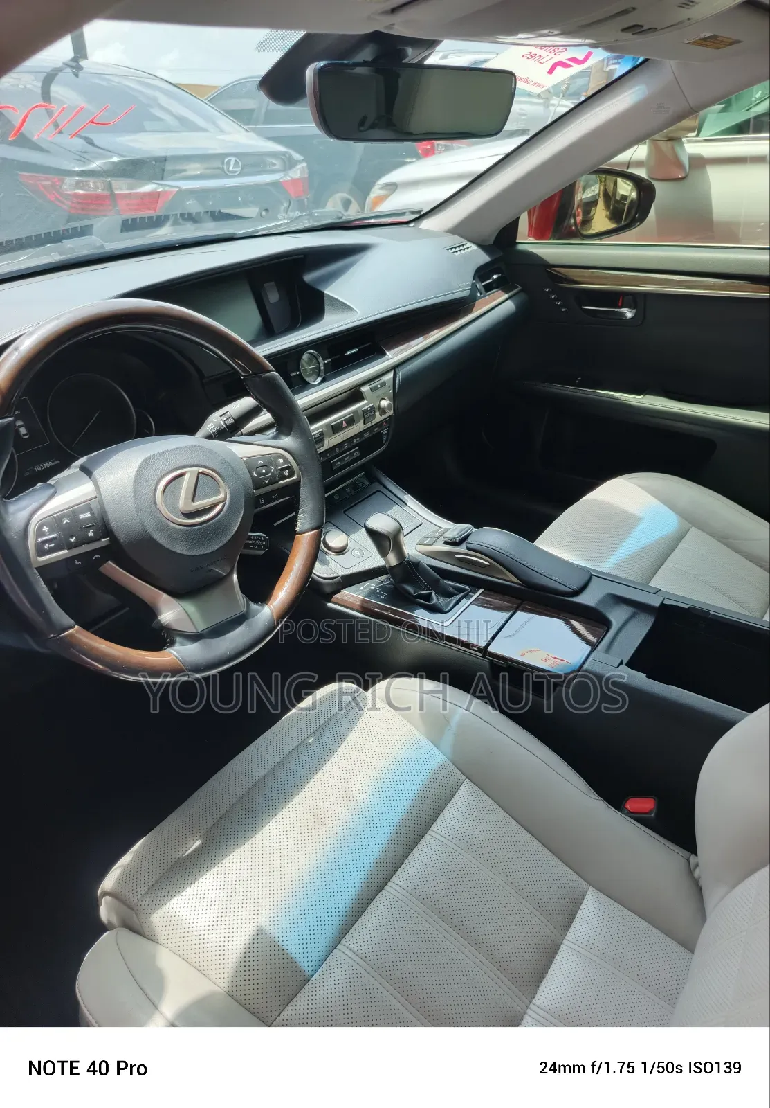 Lexus ES 2016 Red