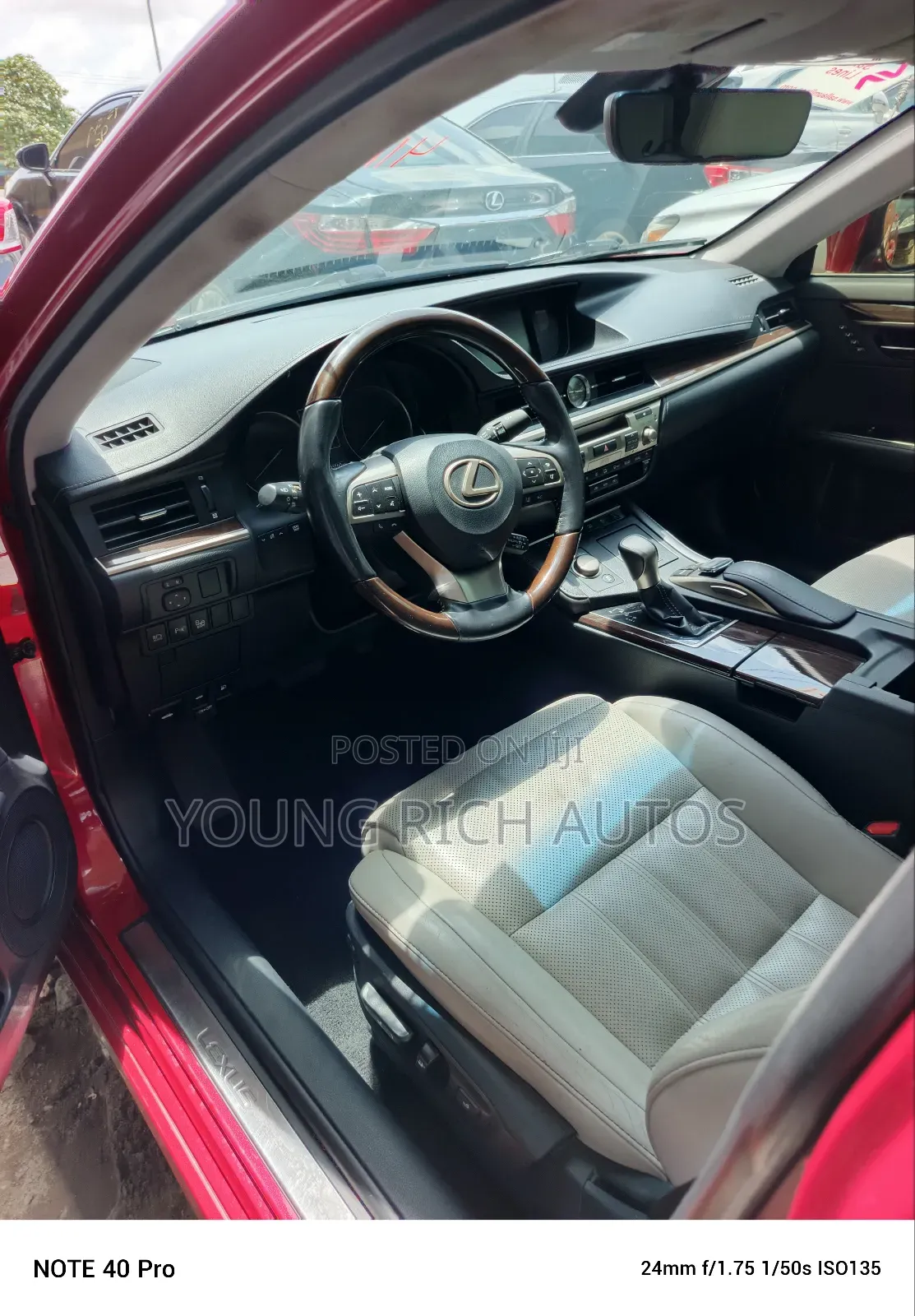 Lexus ES 2016 Red