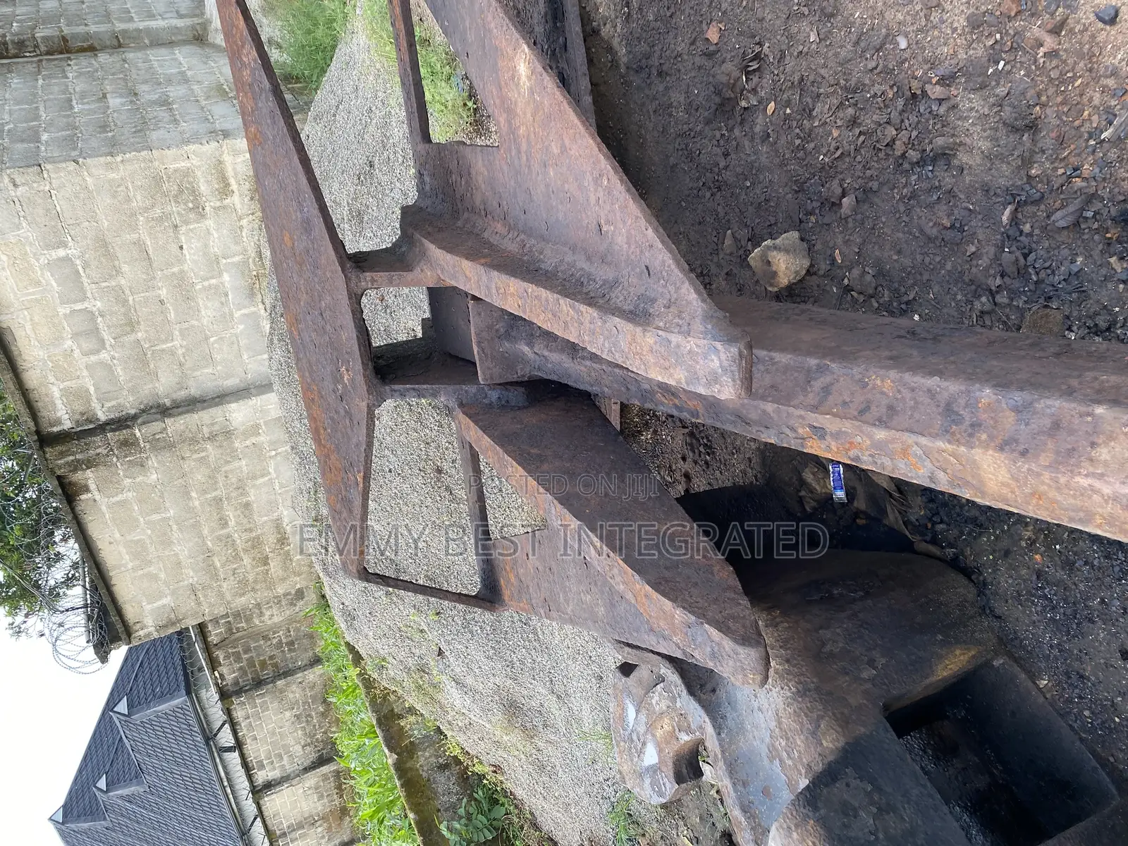 5 Ton of Anchor.