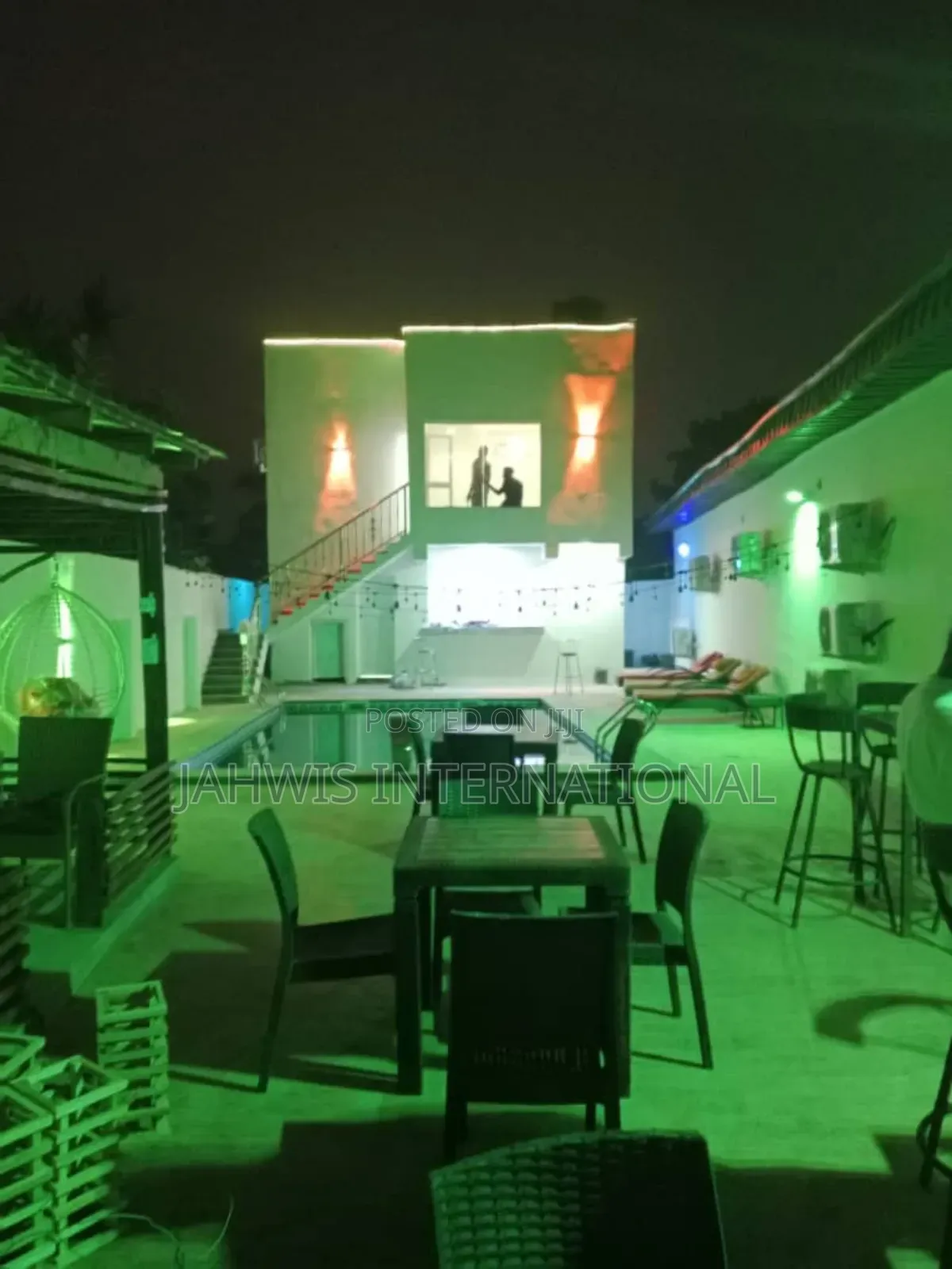 Beautiful Bush Bar Set Up