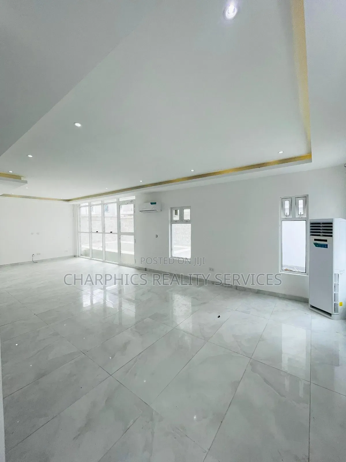4bdrm Duplex in Banana Island for sale