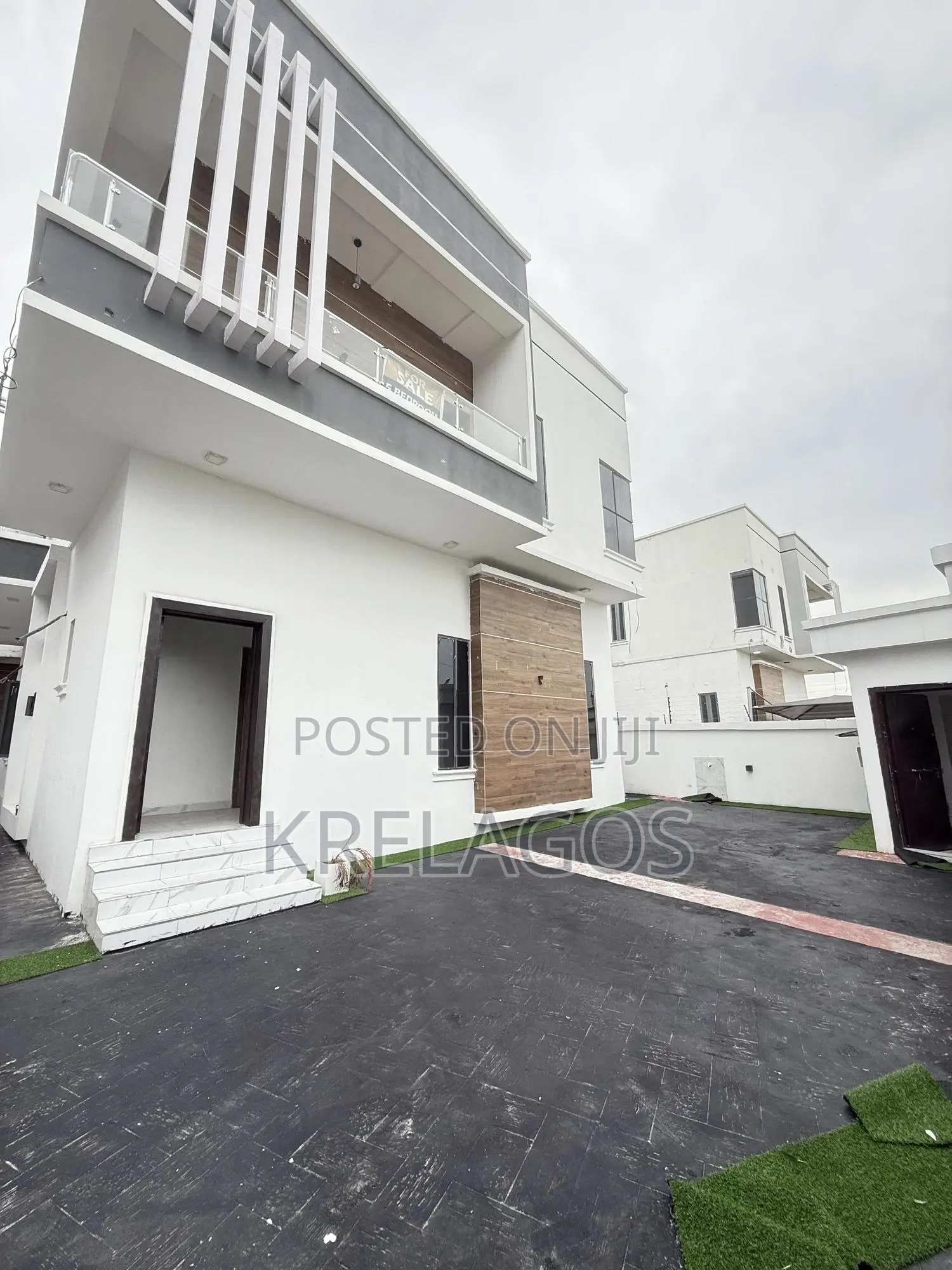 5bdrm Duplex in Chevron for sale