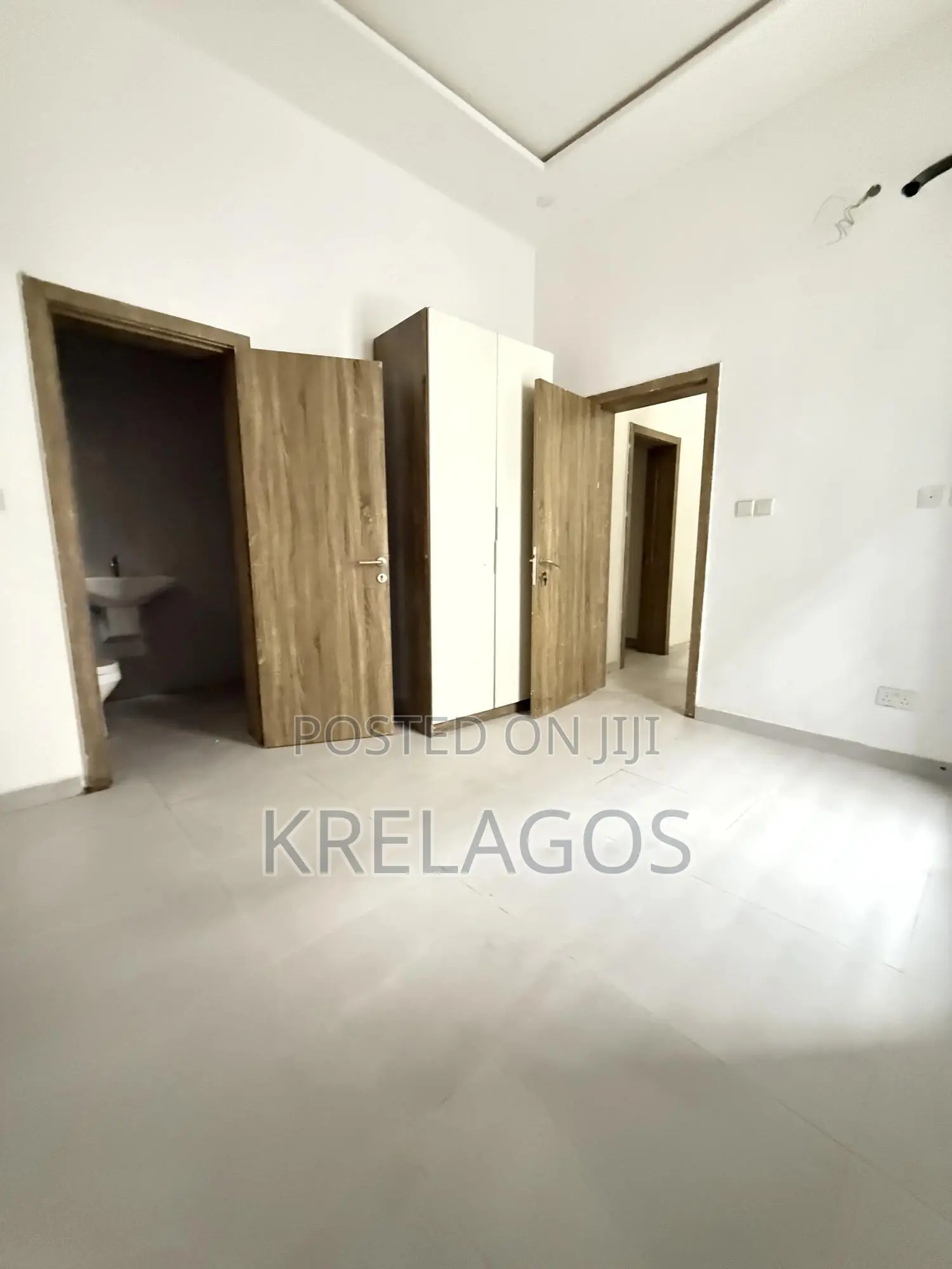 5bdrm Duplex in Chevron for sale