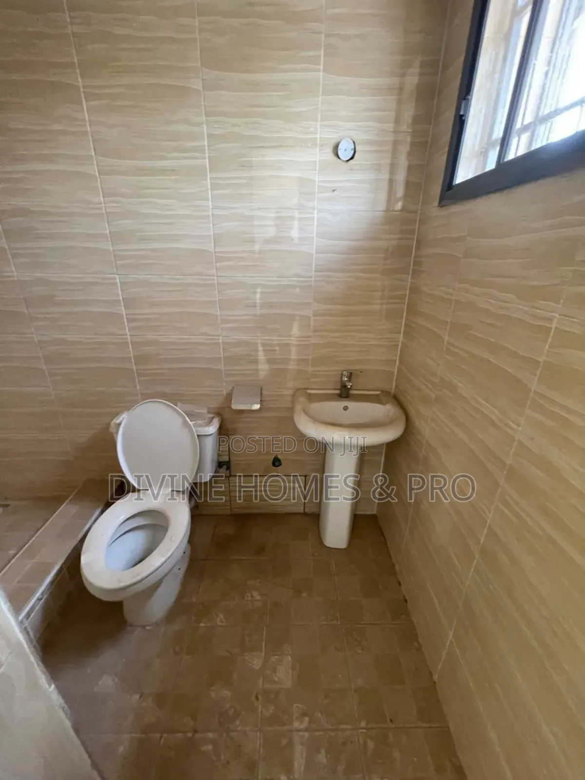 4bdrm Duplex in Life Camp for sale