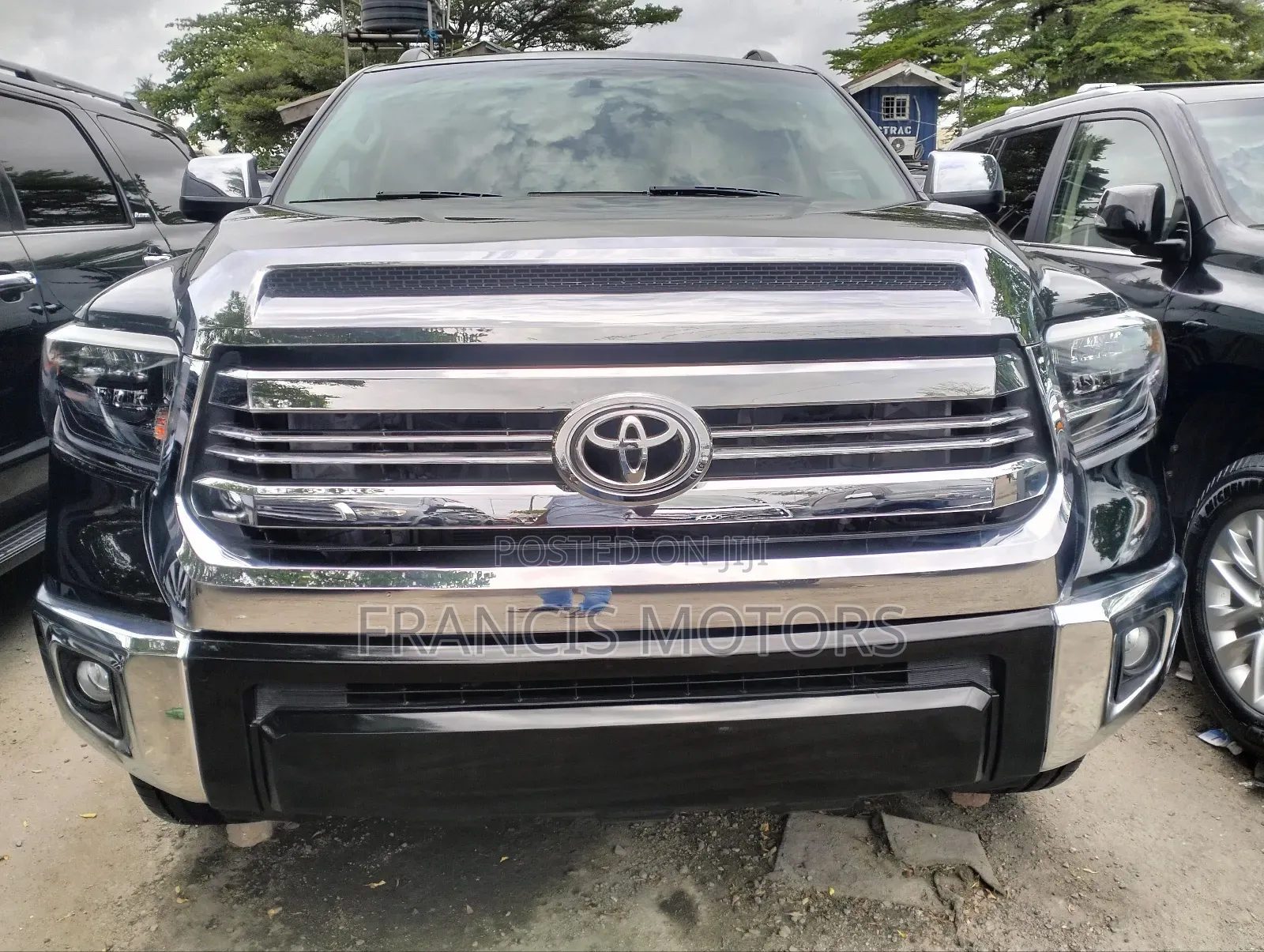 Toyota Sequoia Platinum 4dr SUV 4WD (5.7L 8cyl 6A) 2017 Black