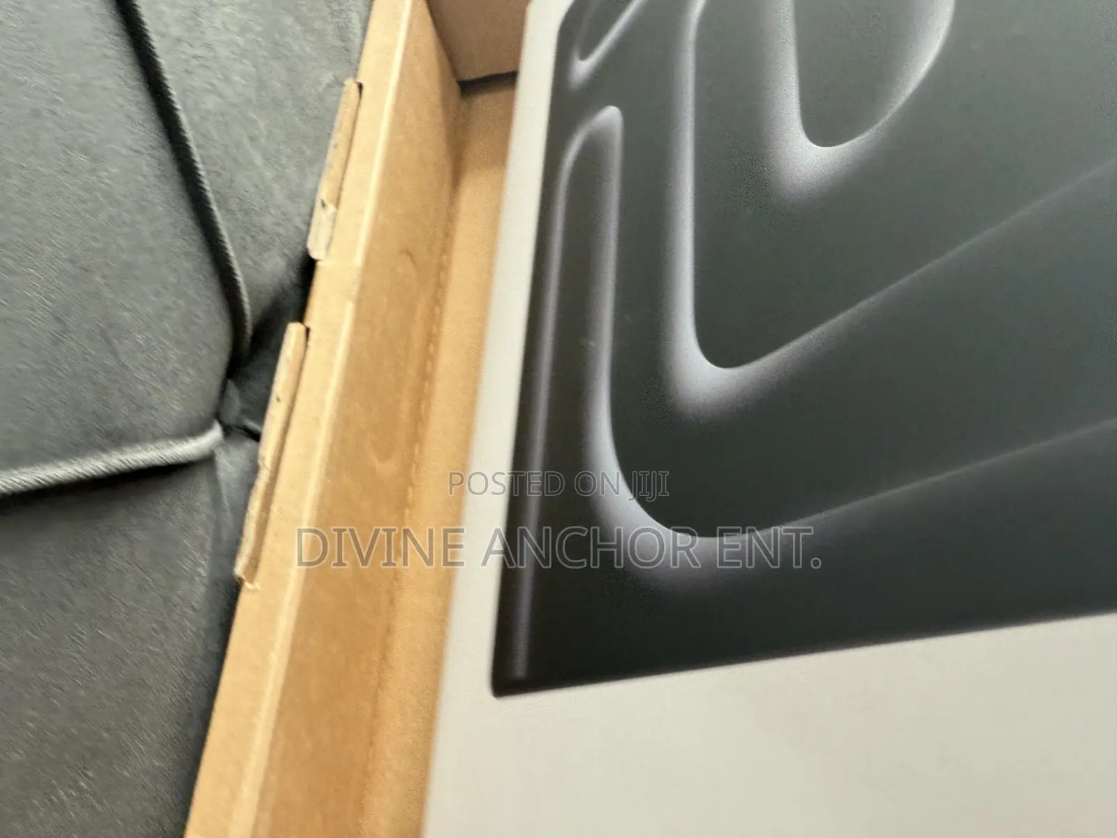 New Laptop Apple MacBook Pro 2024 M4 Pro 24GB Apple M4 Pro SSD 512GB