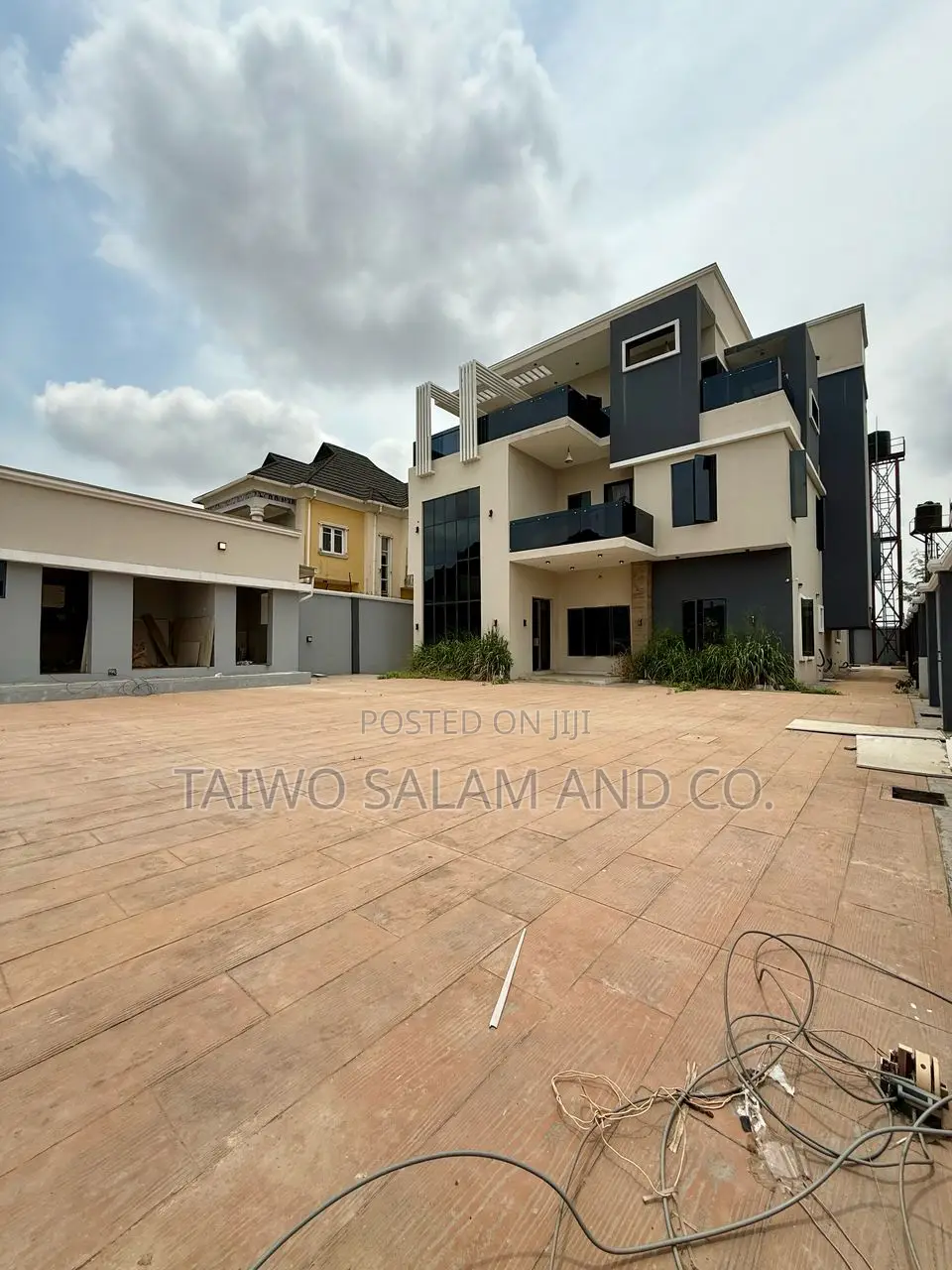 5bdrm Duplex in Akobo for sale