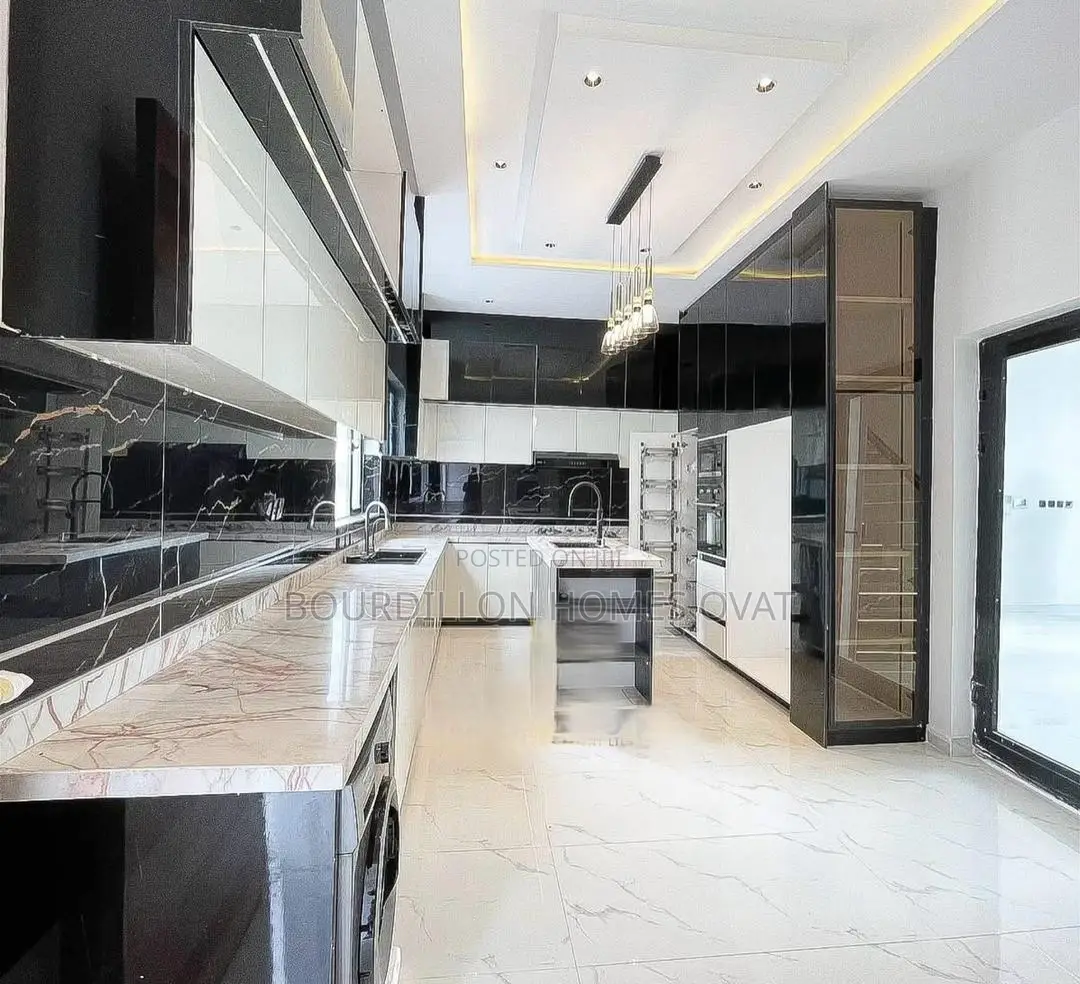 5bdrm Duplex in Lekki for sale
