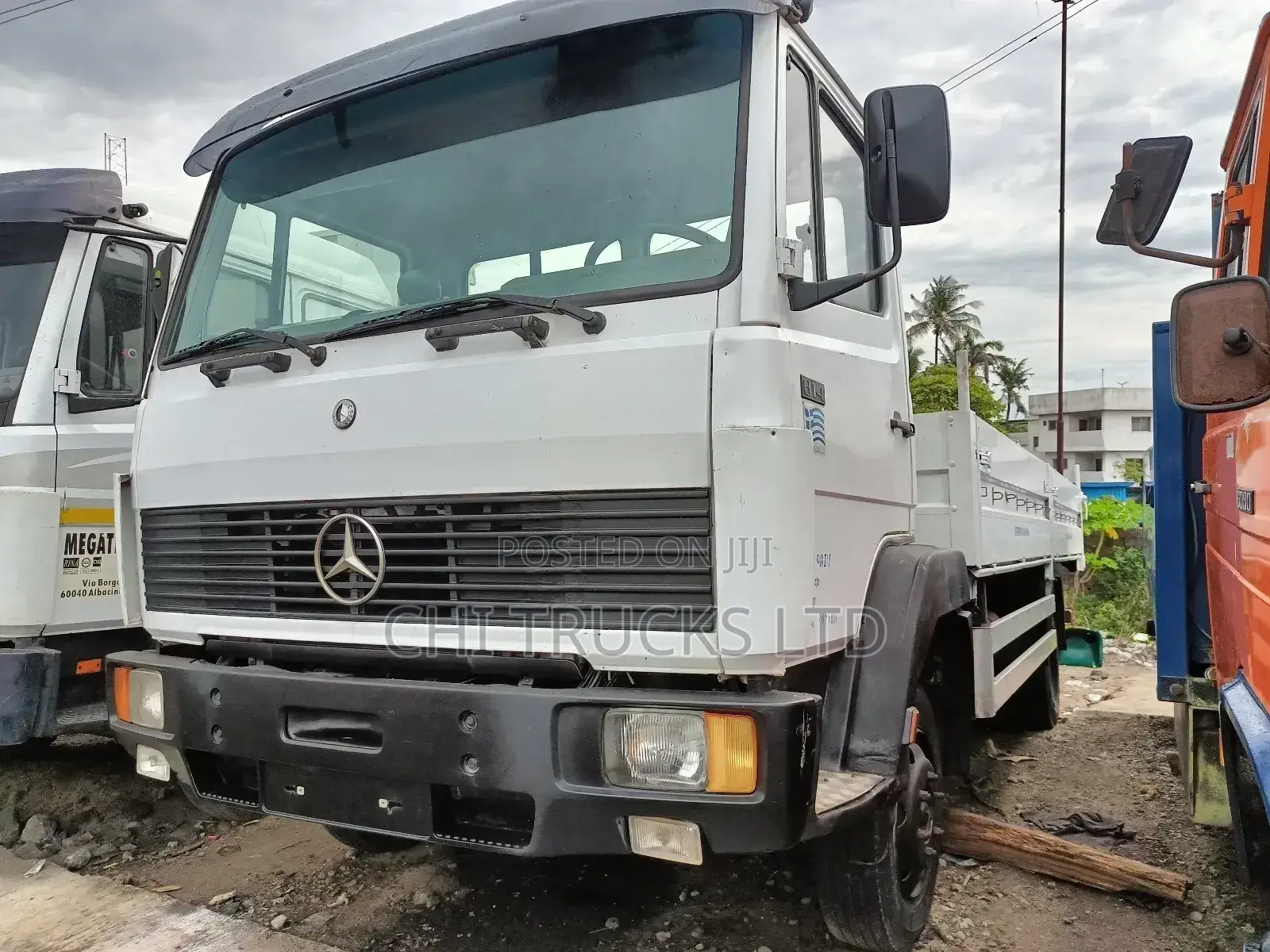 Mercedes-Benz 814 Truck White