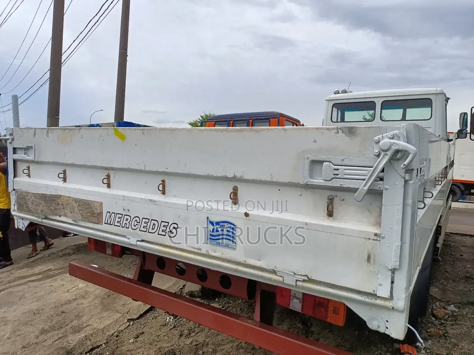 Mercedes-Benz 814 Truck White