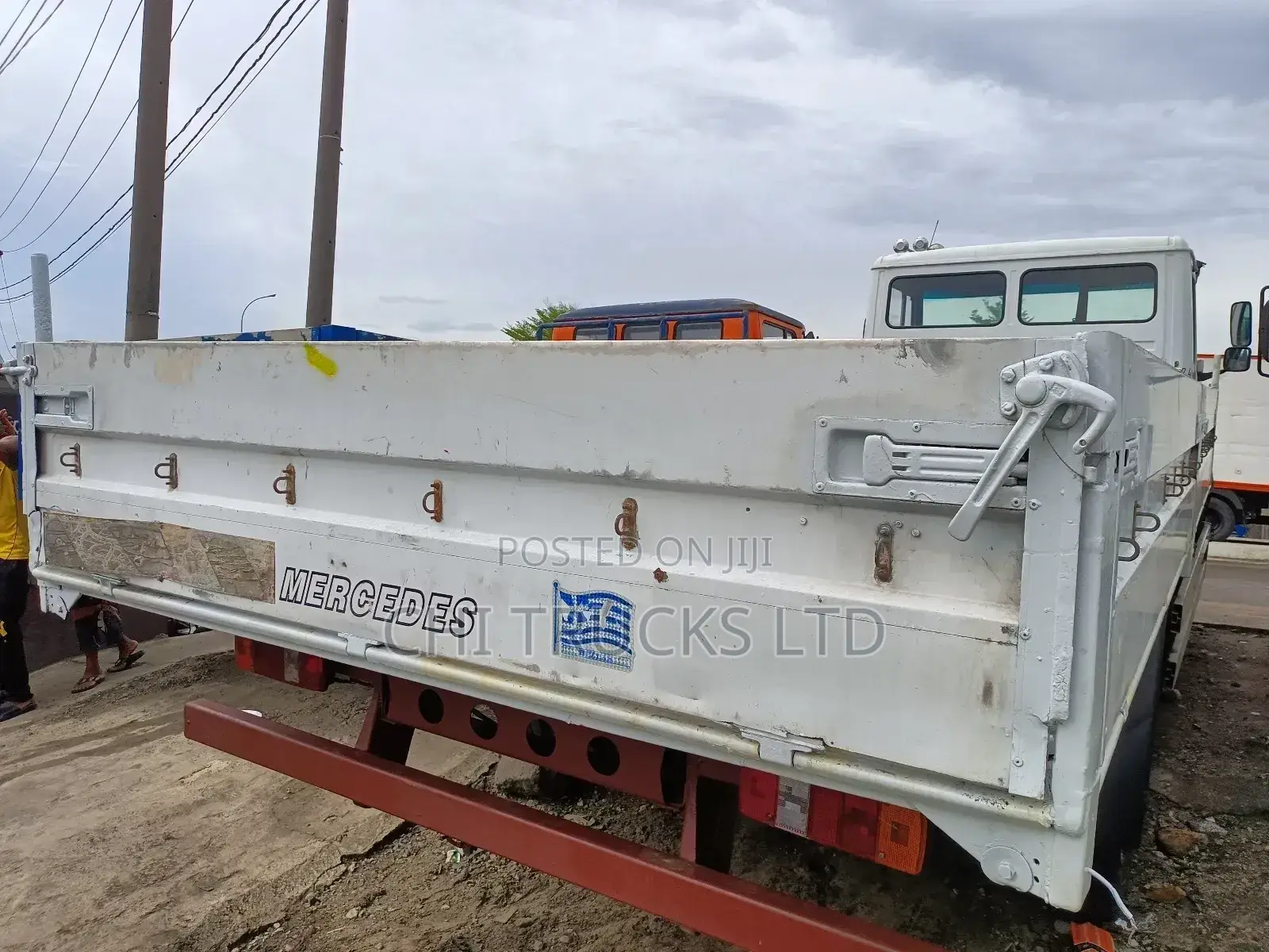 Mercedes-Benz 814 Truck White