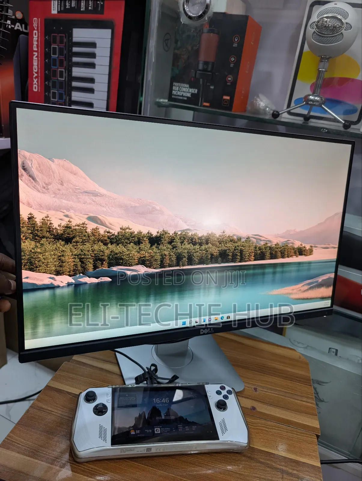 Dell 25 Inches QHD 2560 X 1440p Ips Ultrasharp Monitor