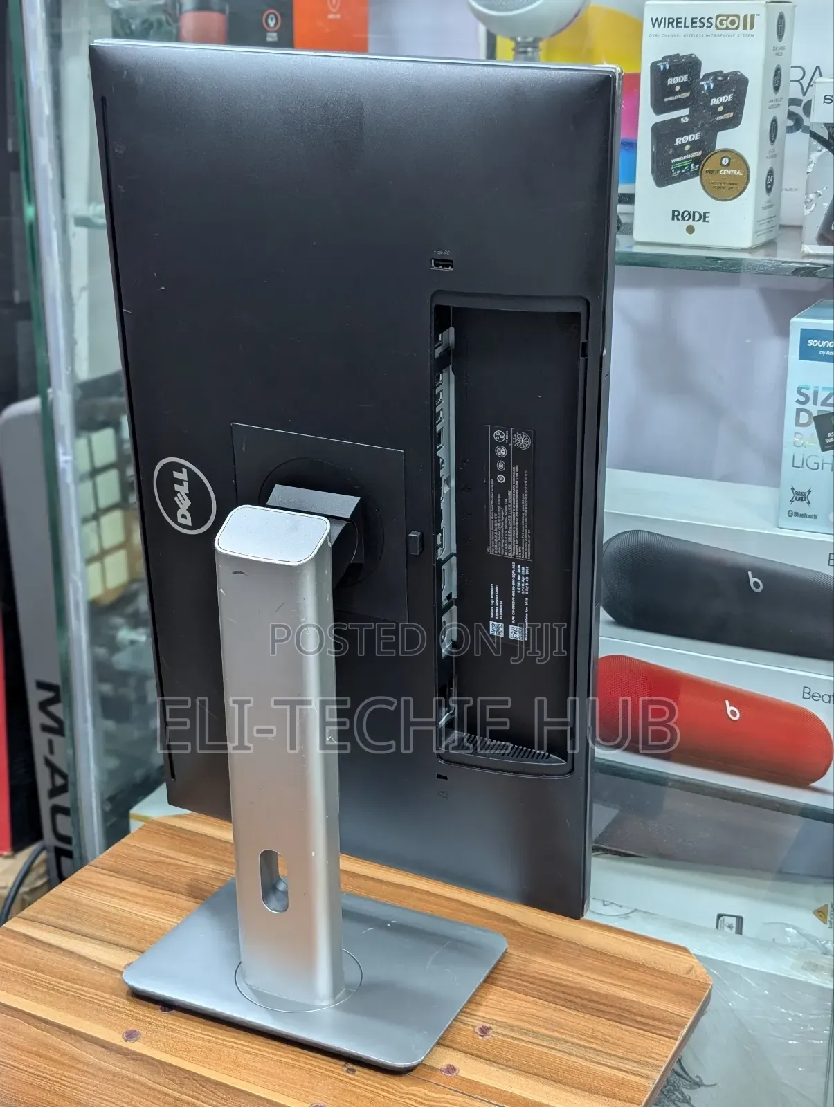 Dell 25 Inches QHD 2560 X 1440p Ips Ultrasharp Monitor