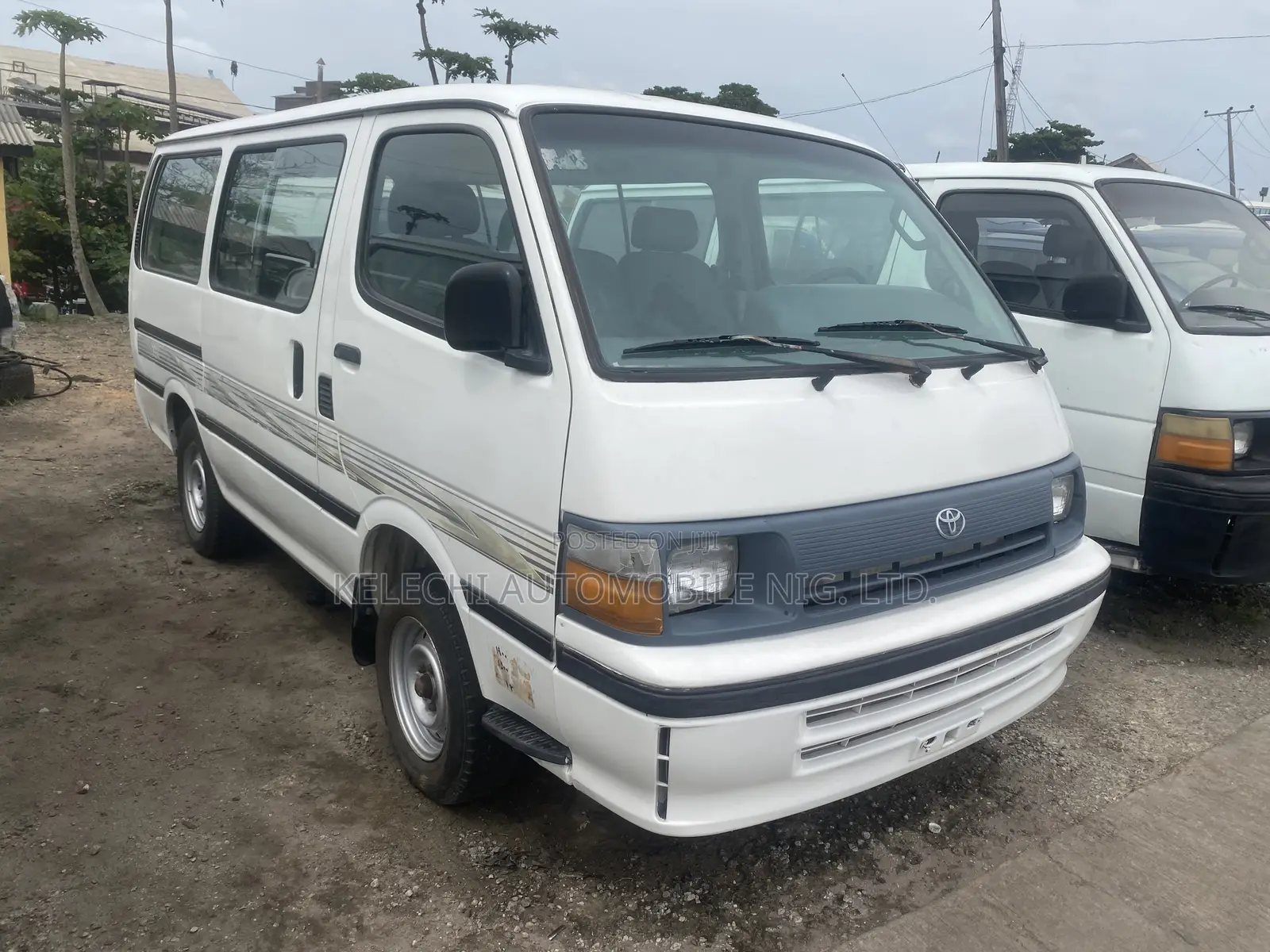 Toyota HiAce 2000 White
