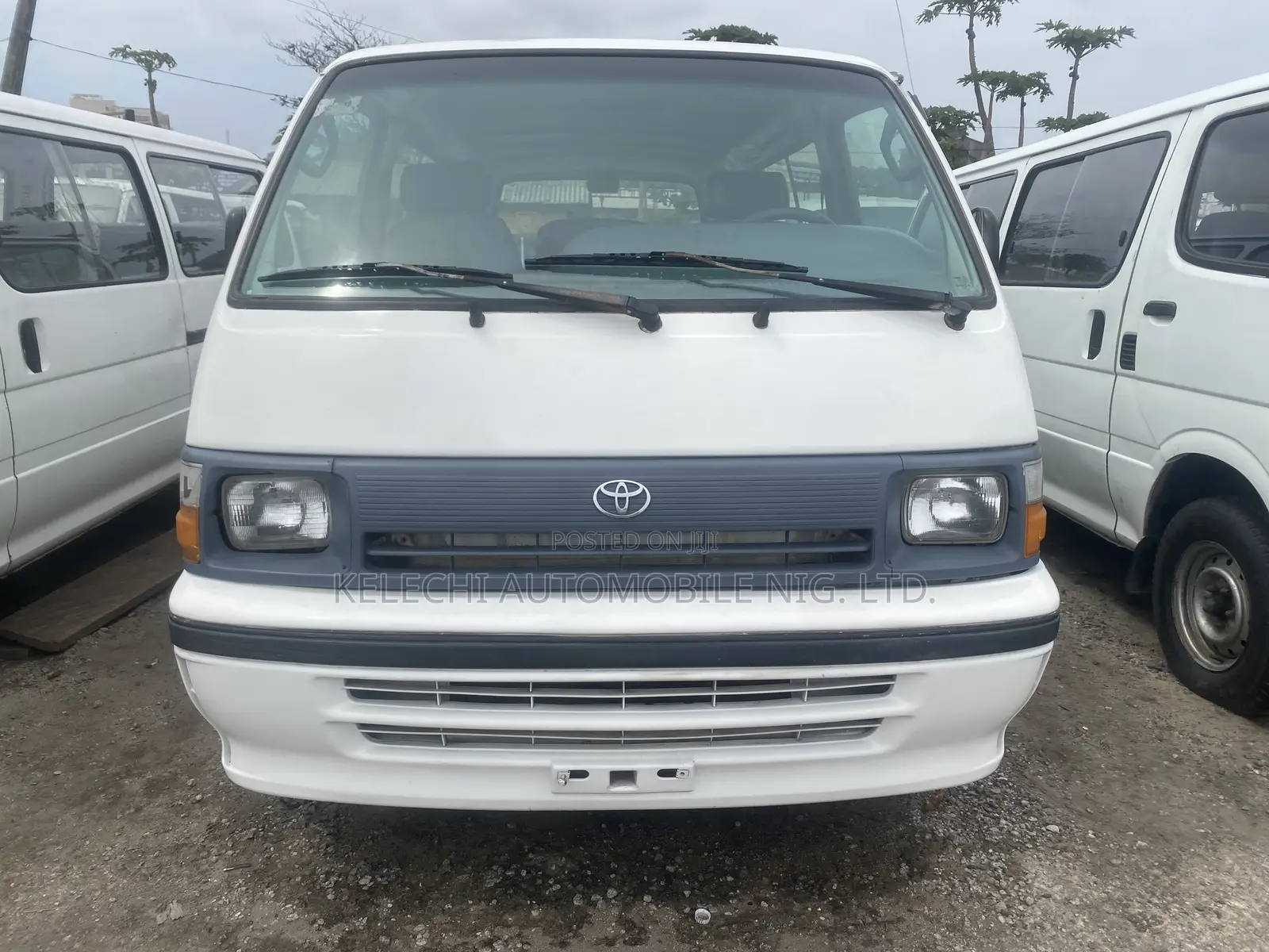 Toyota HiAce 2000 White